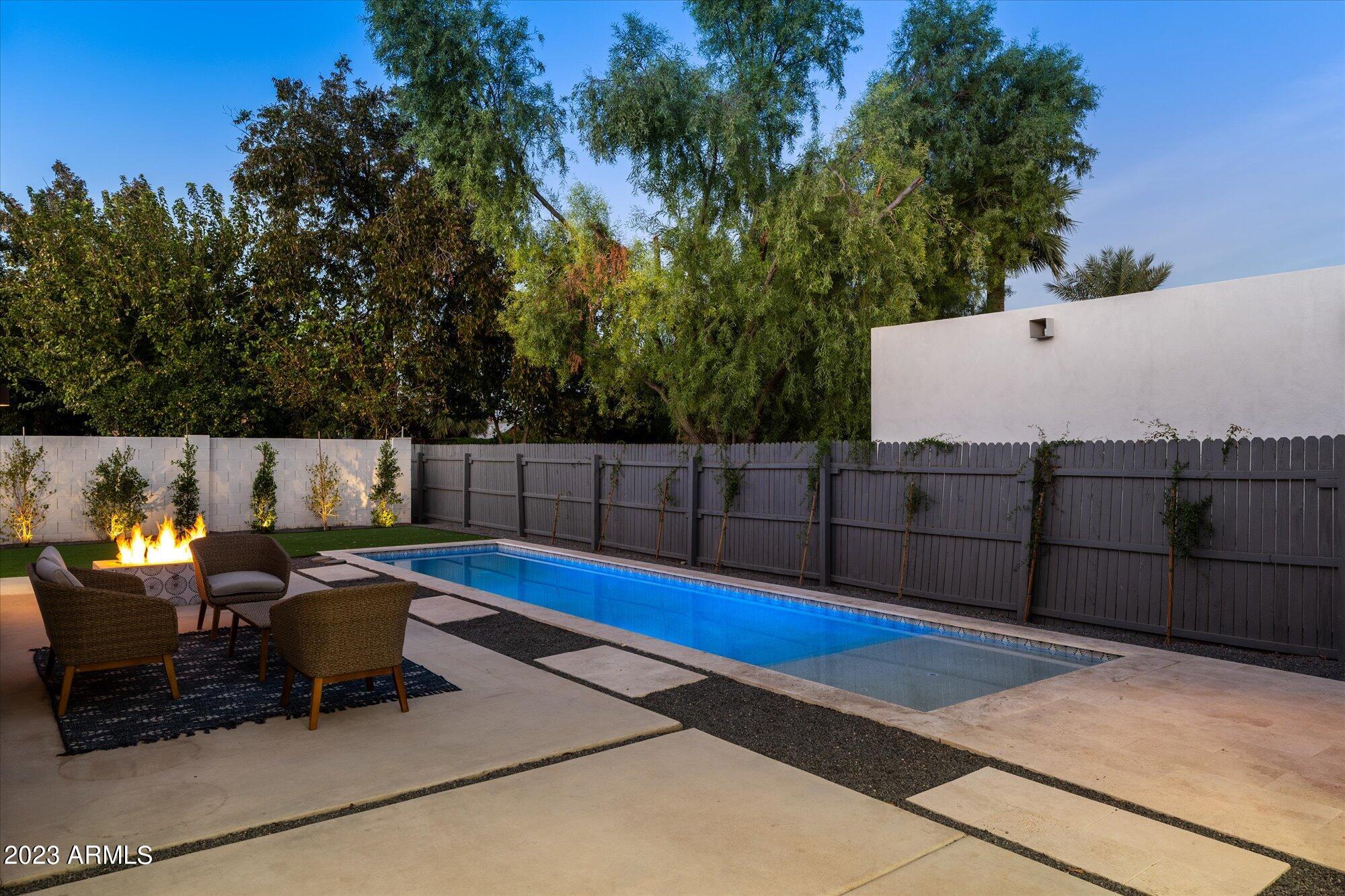 1426 E HOOVER Avenue