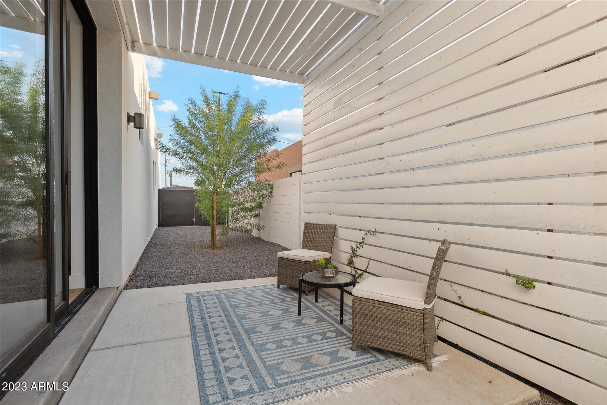 1426 E HOOVER Avenue