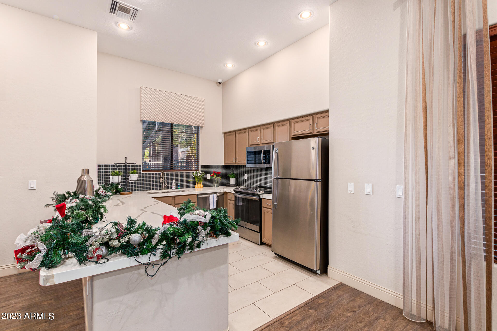 2989 N 44TH Street, 3016