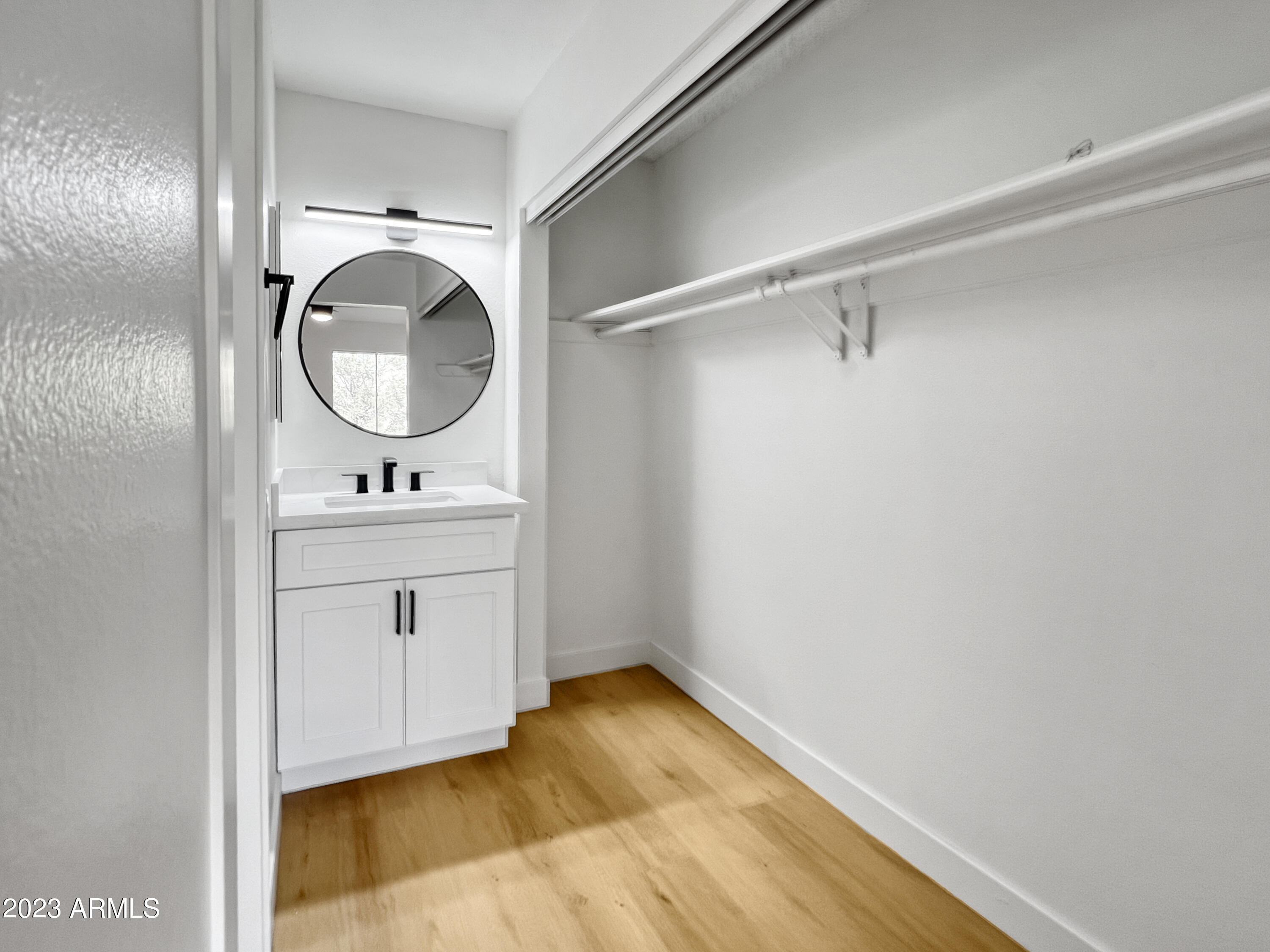 8055 E THOMAS Road C305