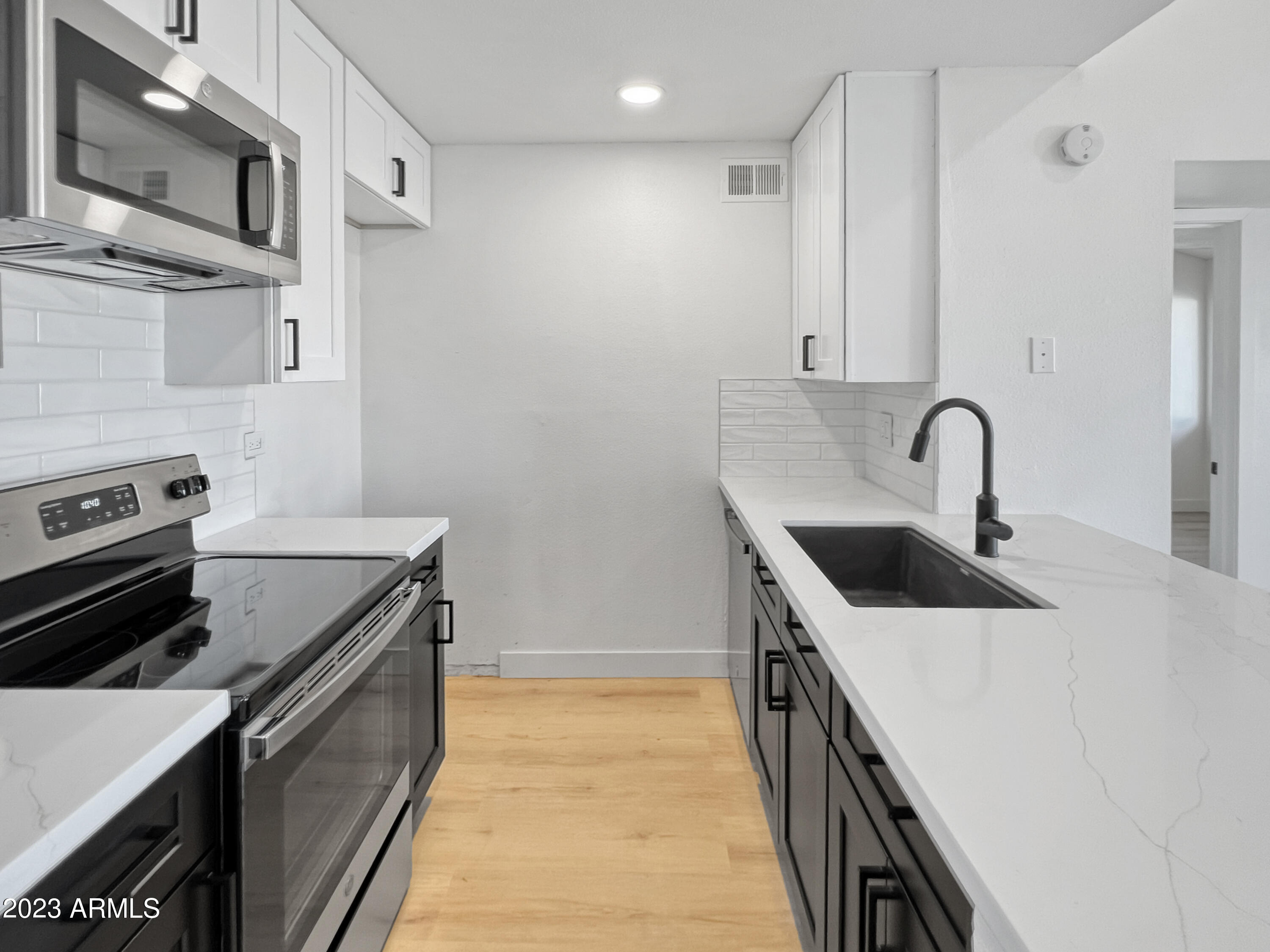 8055 E THOMAS Road C305