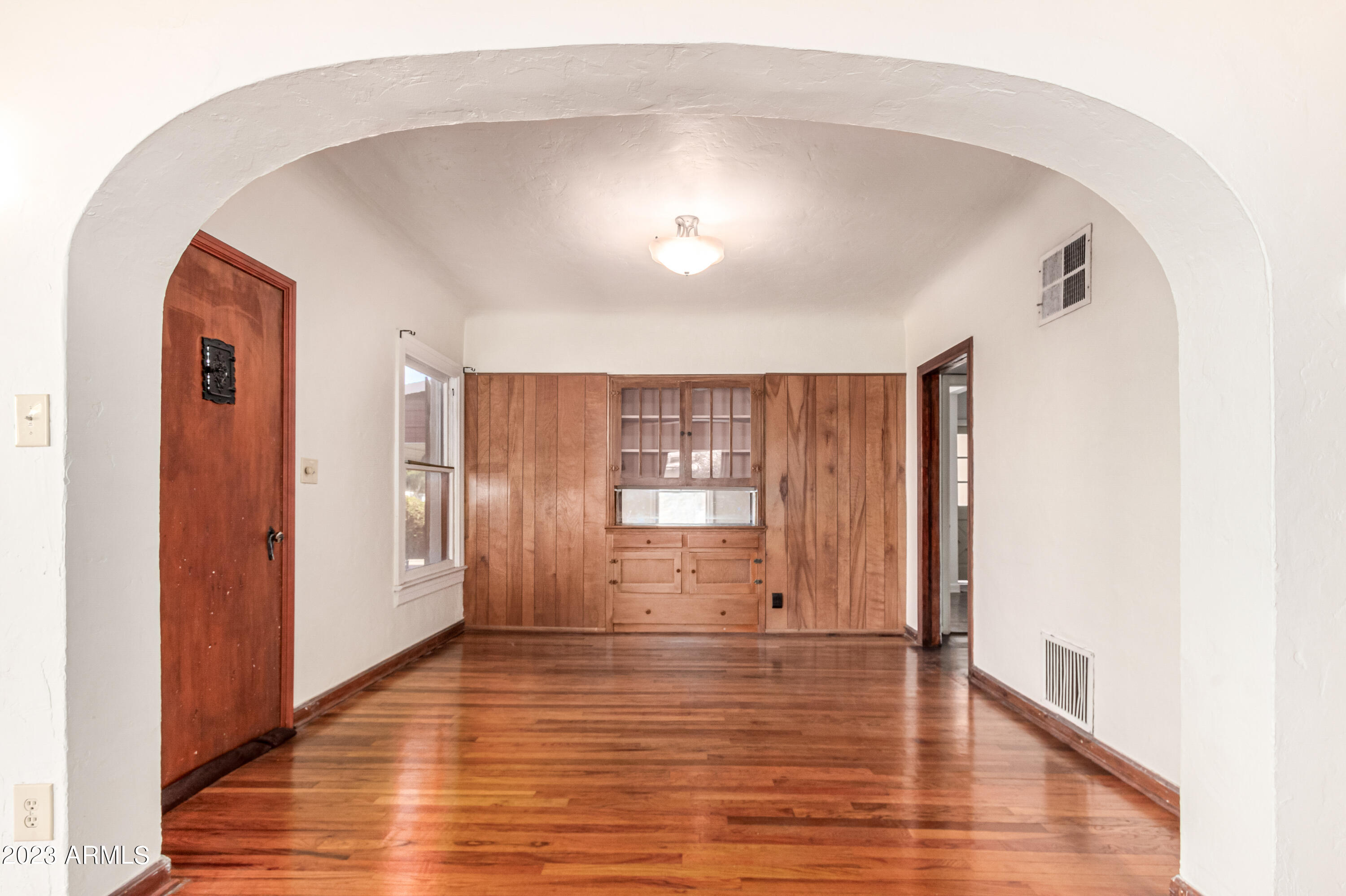 515 W HIGHLAND Avenue