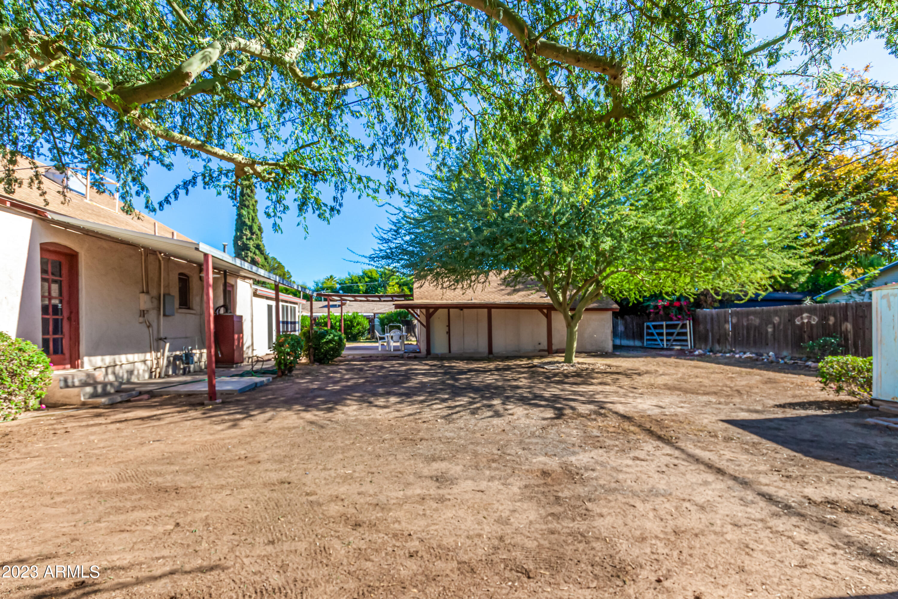 515 W HIGHLAND Avenue