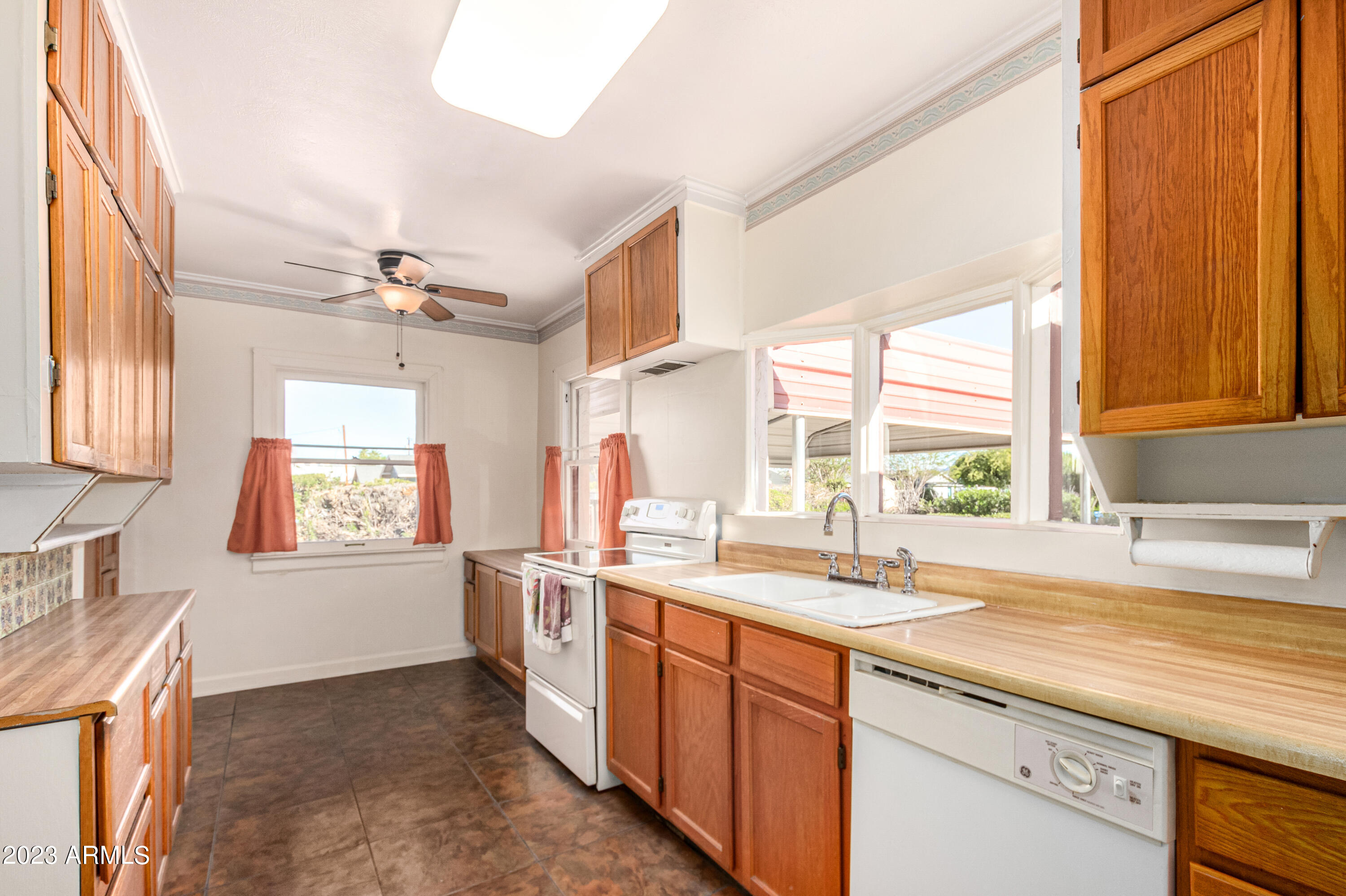515 W HIGHLAND Avenue