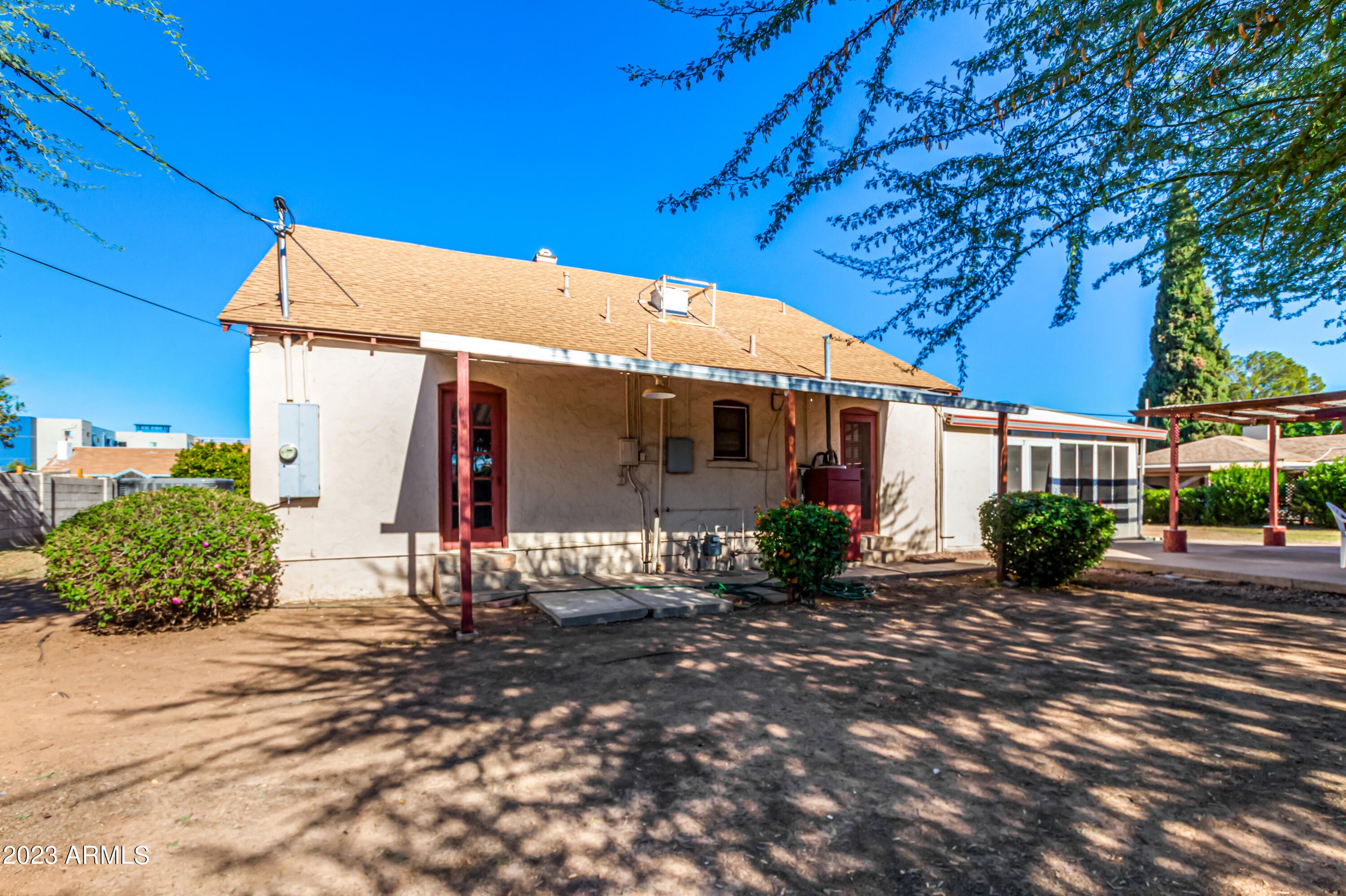 515 W HIGHLAND Avenue