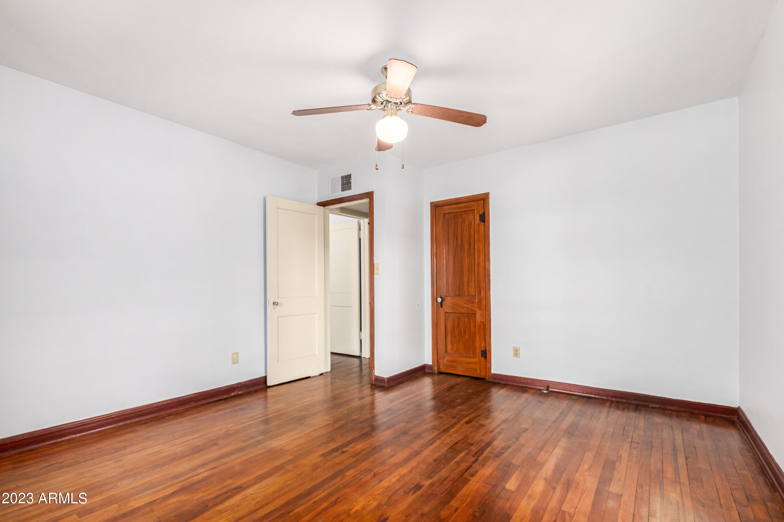 515 W HIGHLAND Avenue