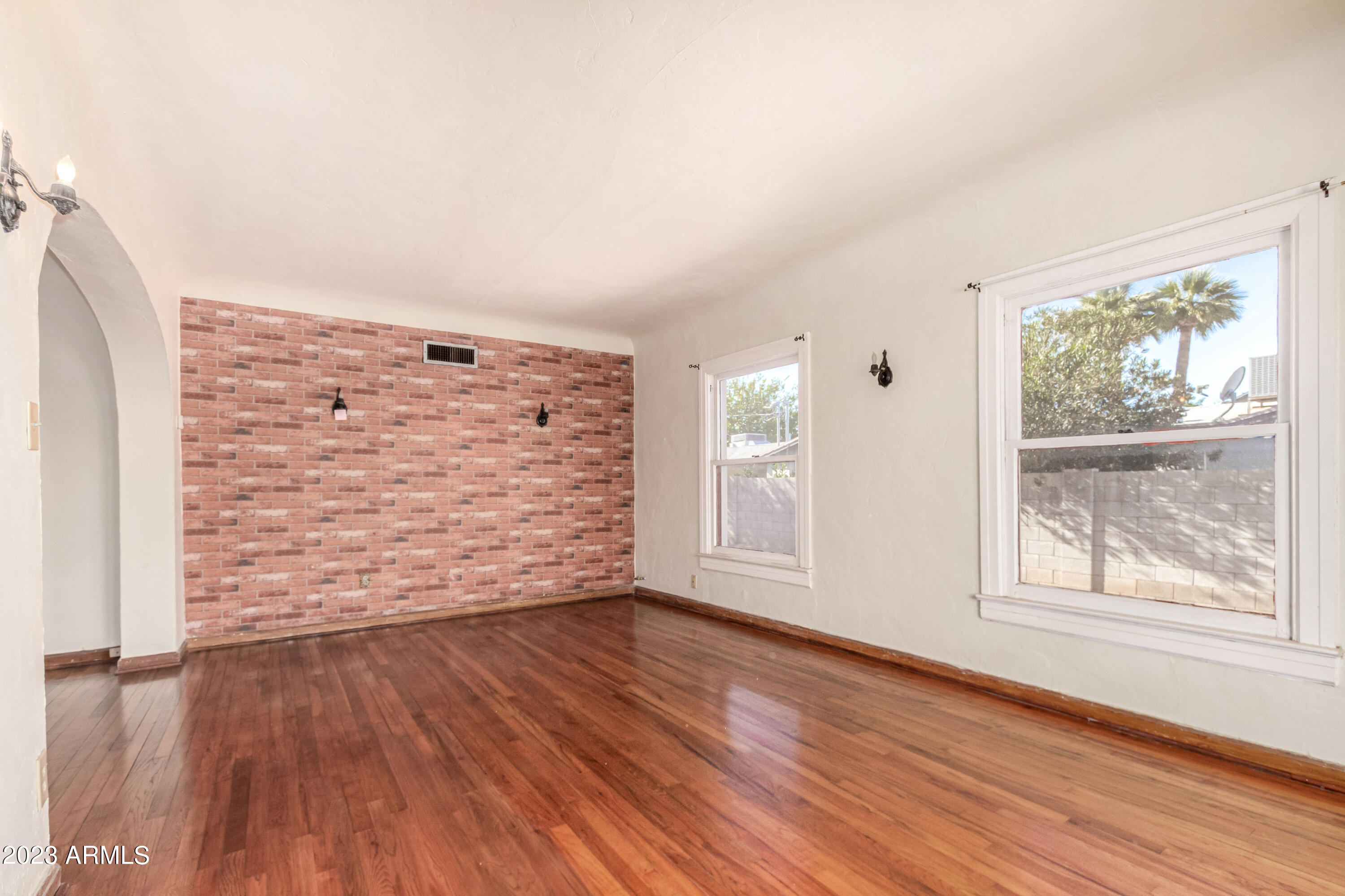 515 W HIGHLAND Avenue