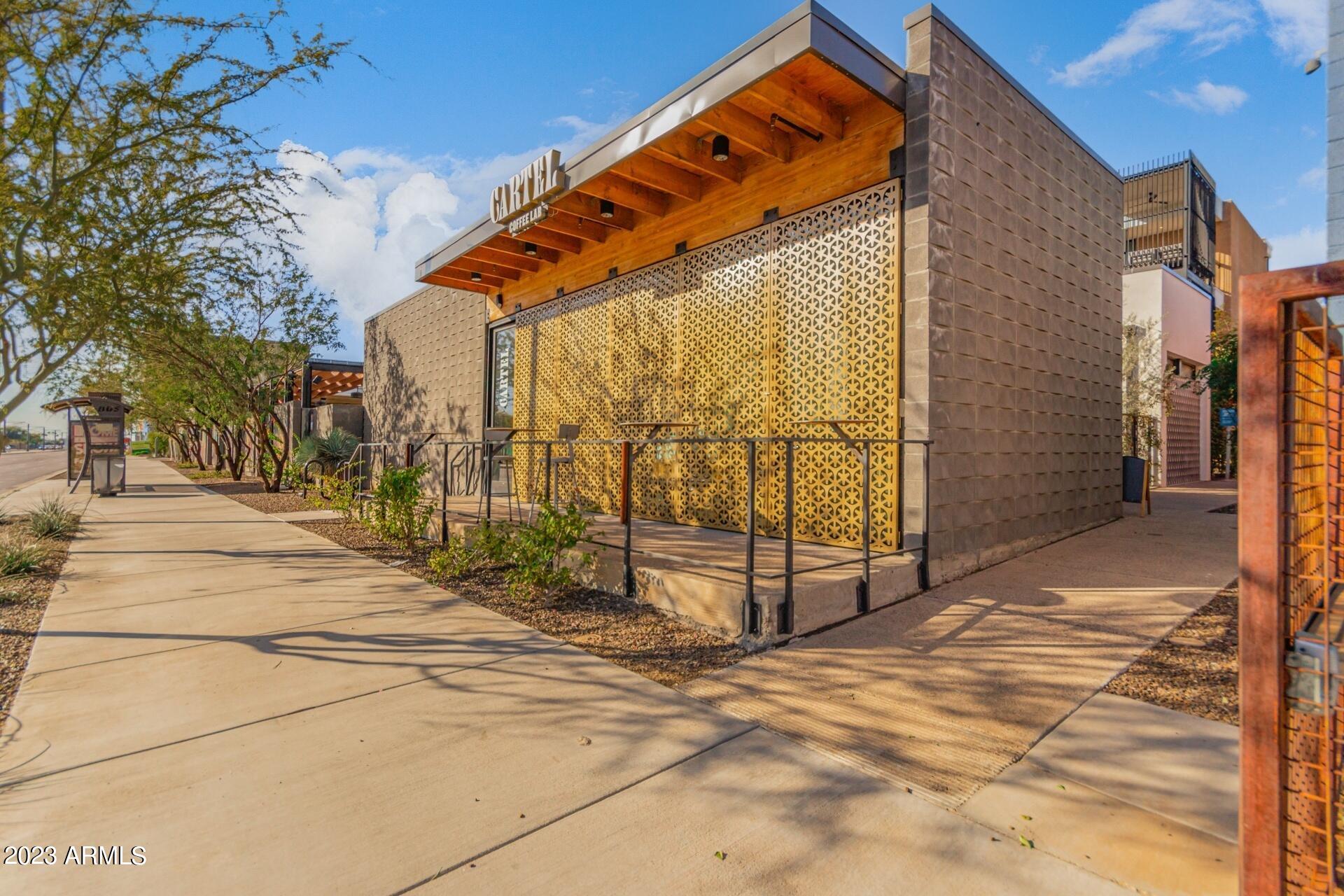 515 W HIGHLAND Avenue
