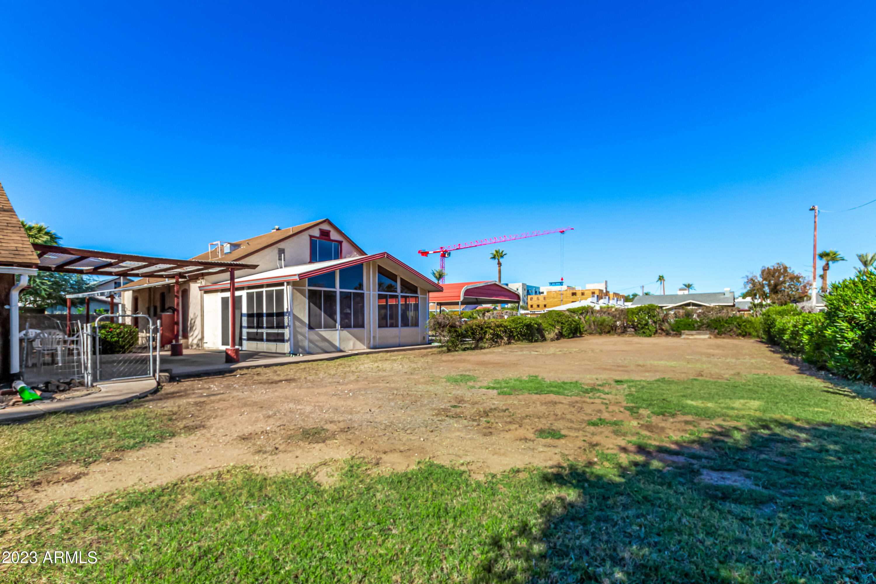 515 W HIGHLAND Avenue