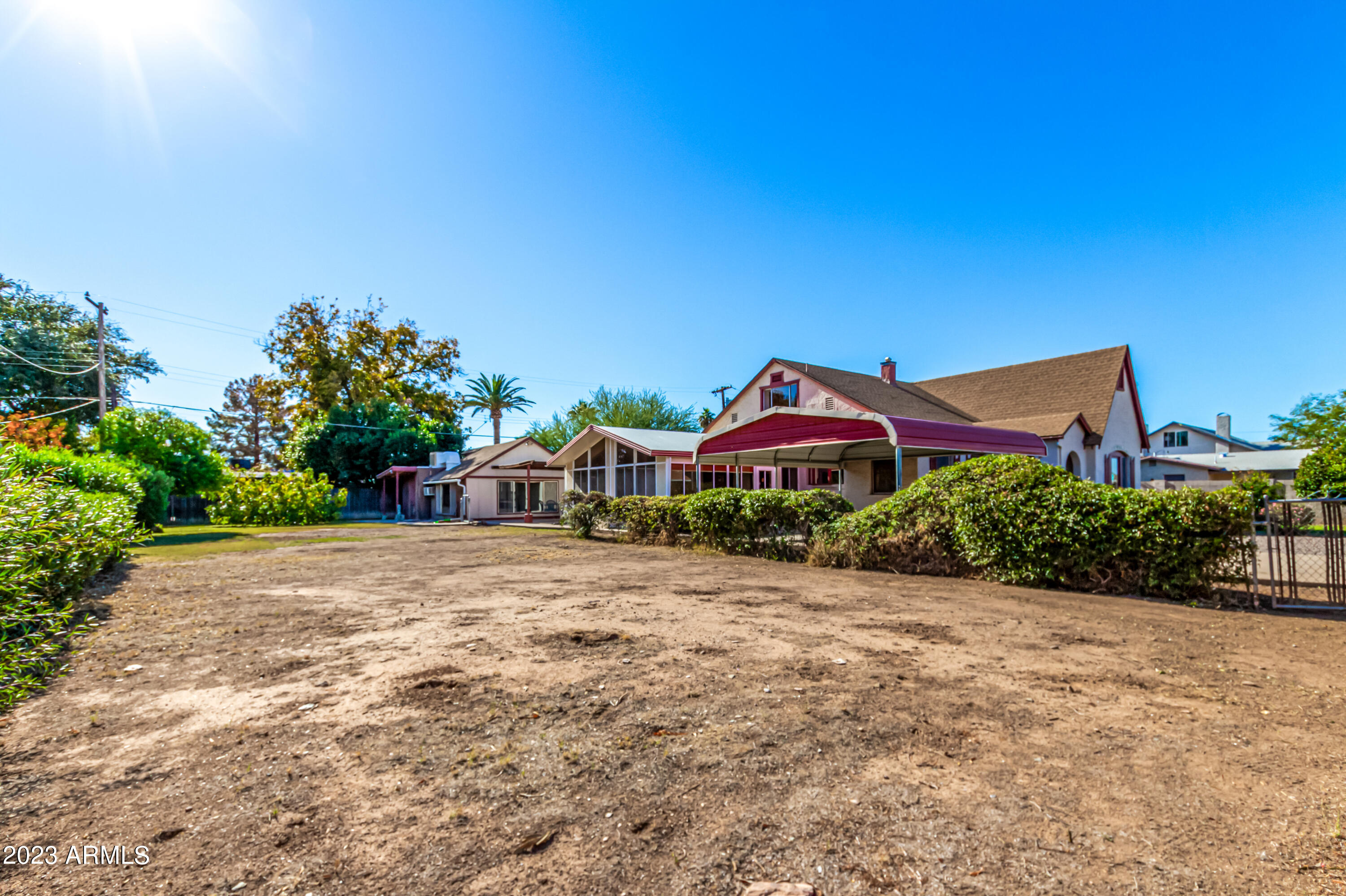 515 W HIGHLAND Avenue