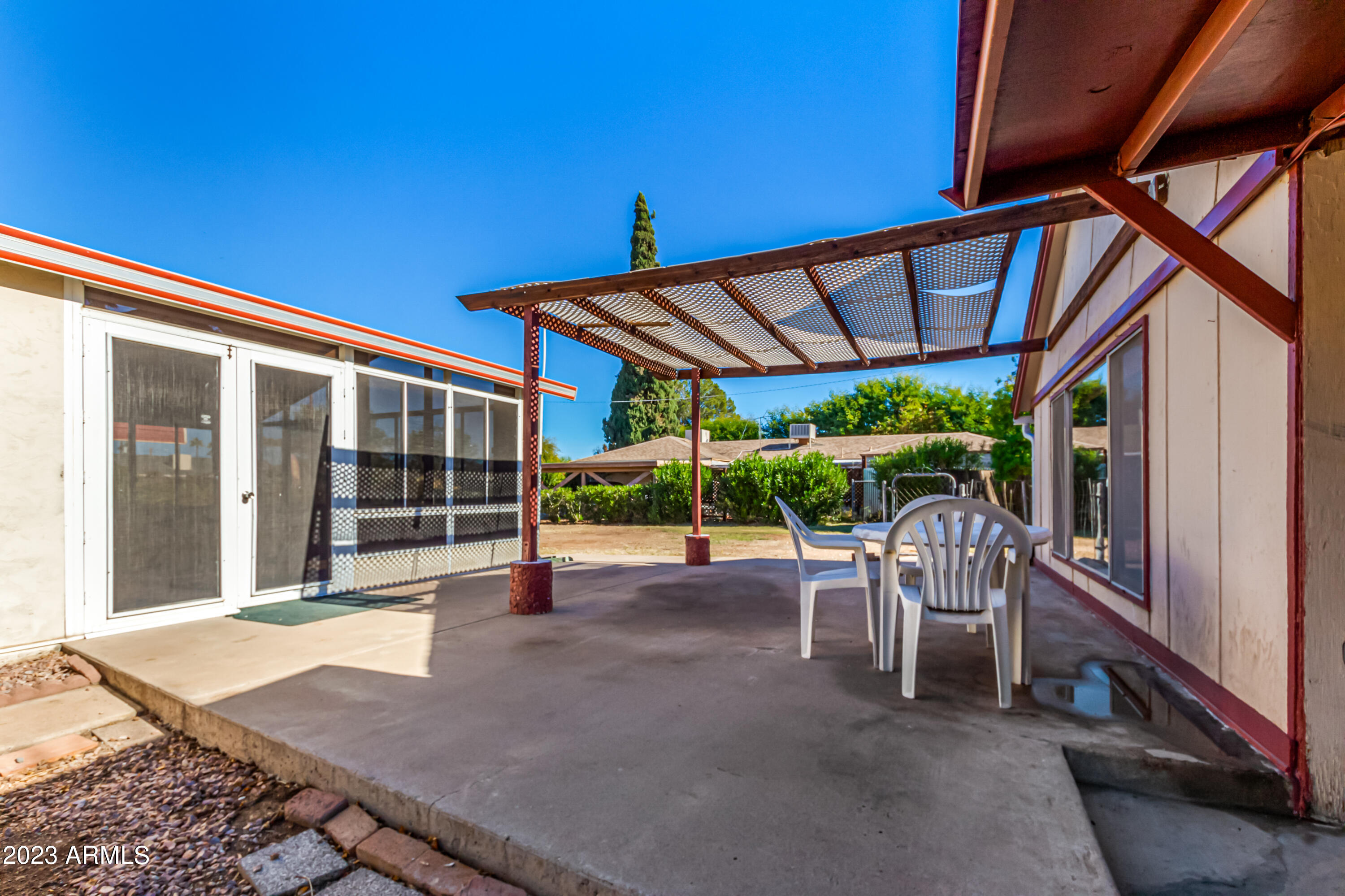 515 W HIGHLAND Avenue
