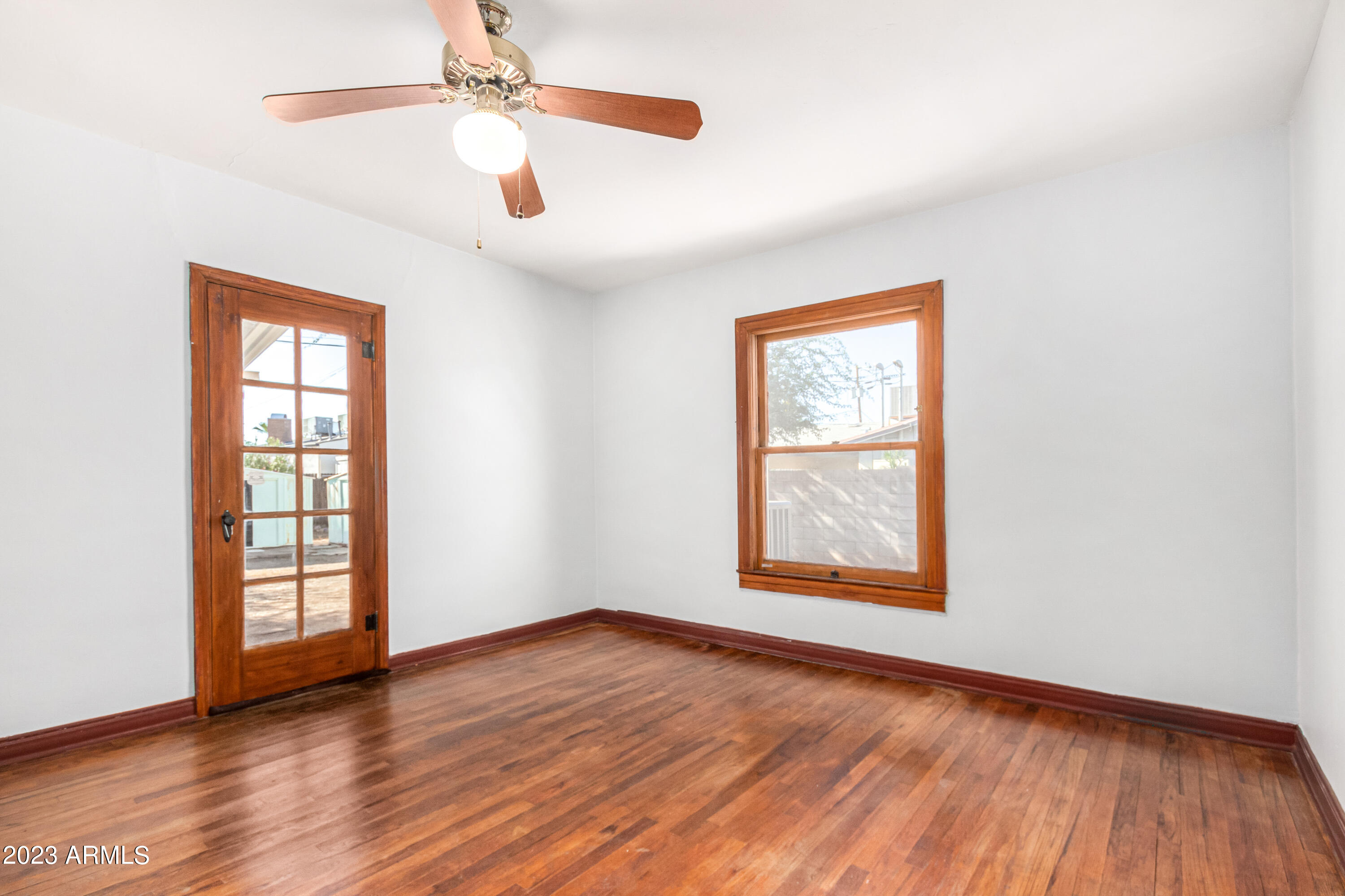 515 W HIGHLAND Avenue