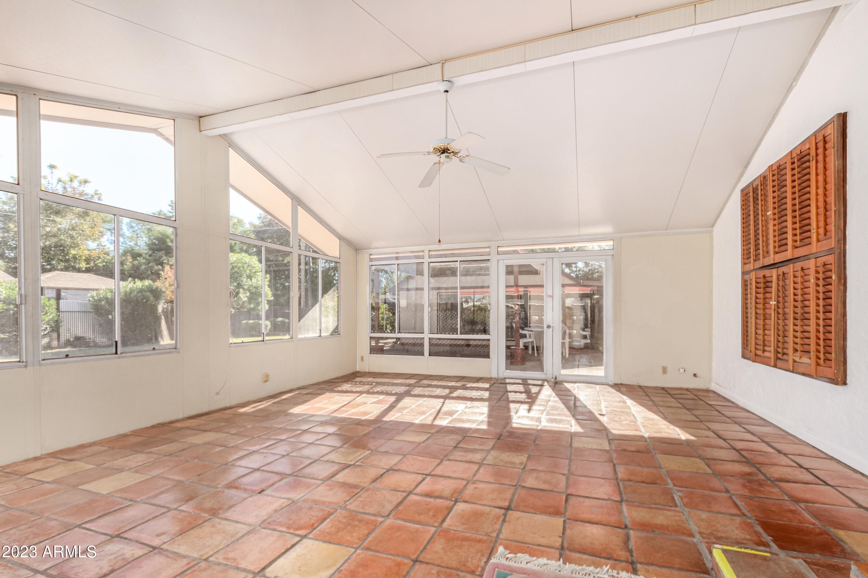 515 W HIGHLAND Avenue