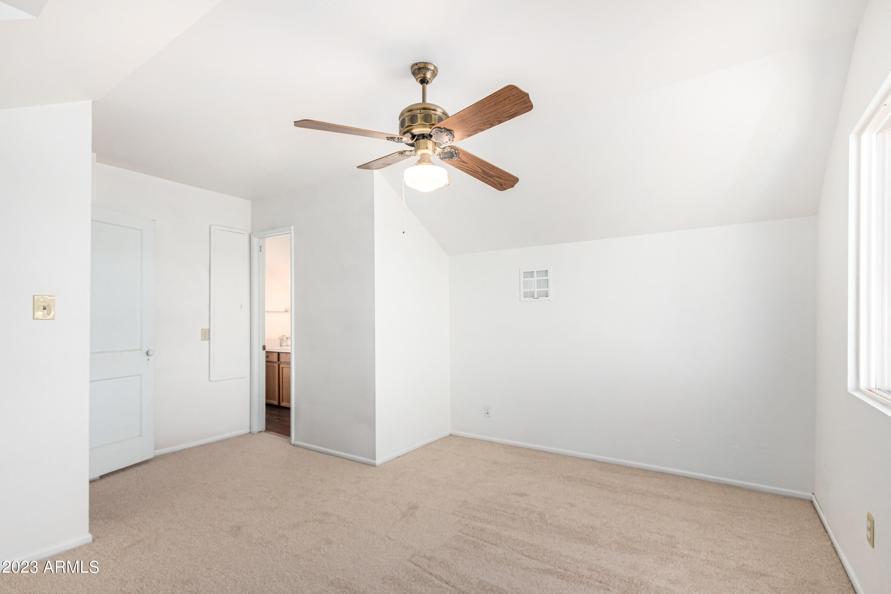 515 W HIGHLAND Avenue