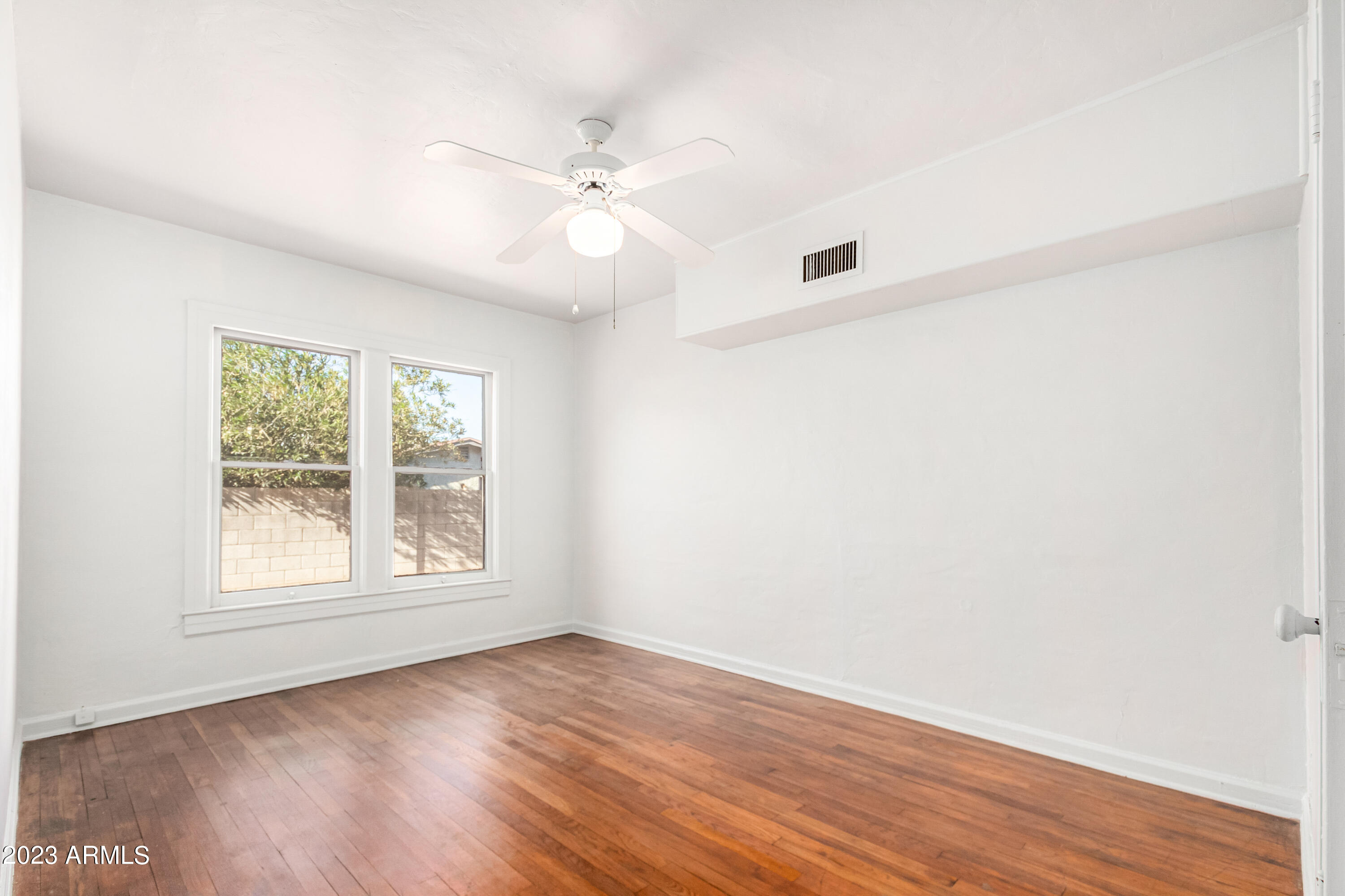 515 W HIGHLAND Avenue