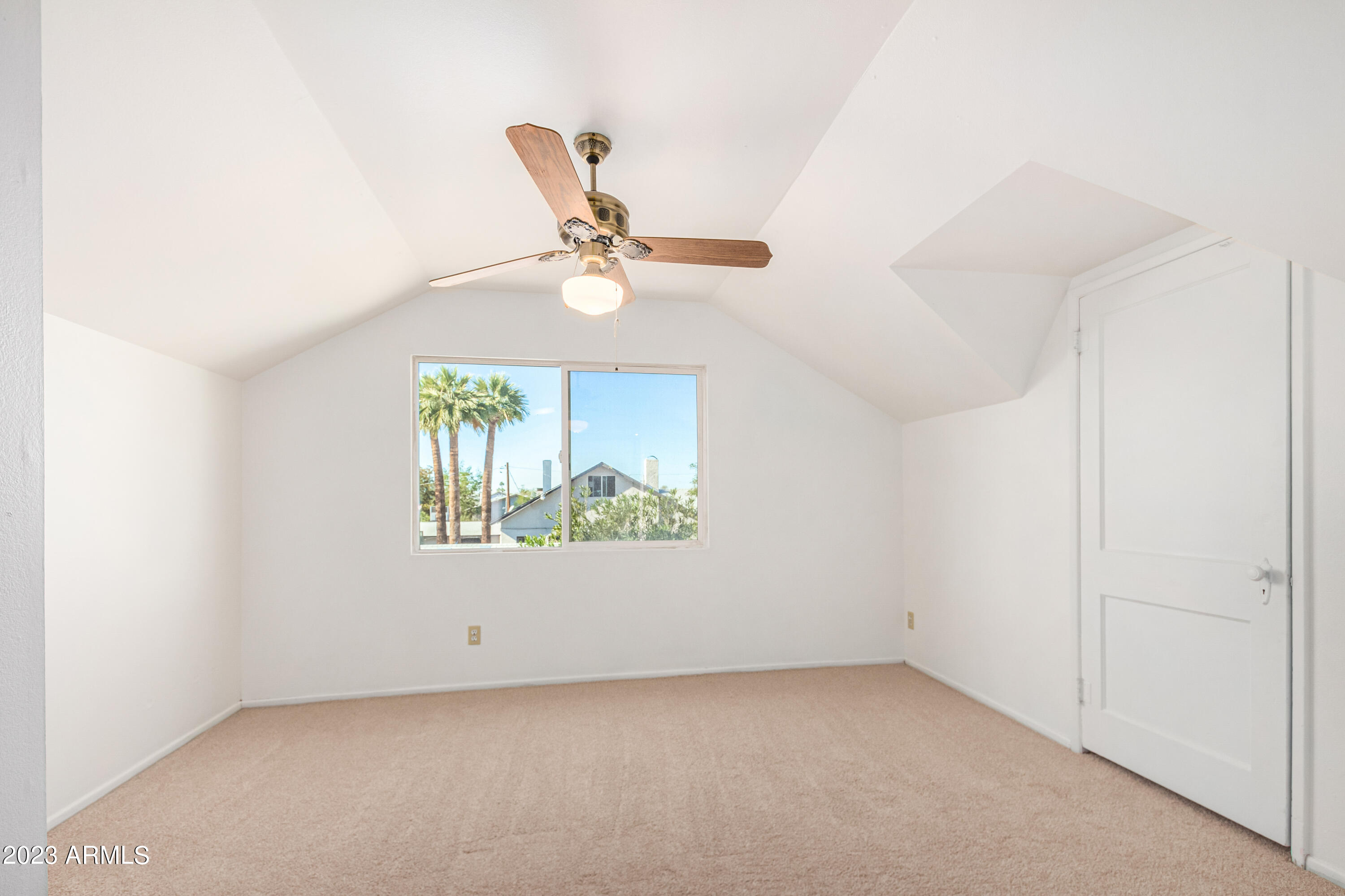 515 W HIGHLAND Avenue