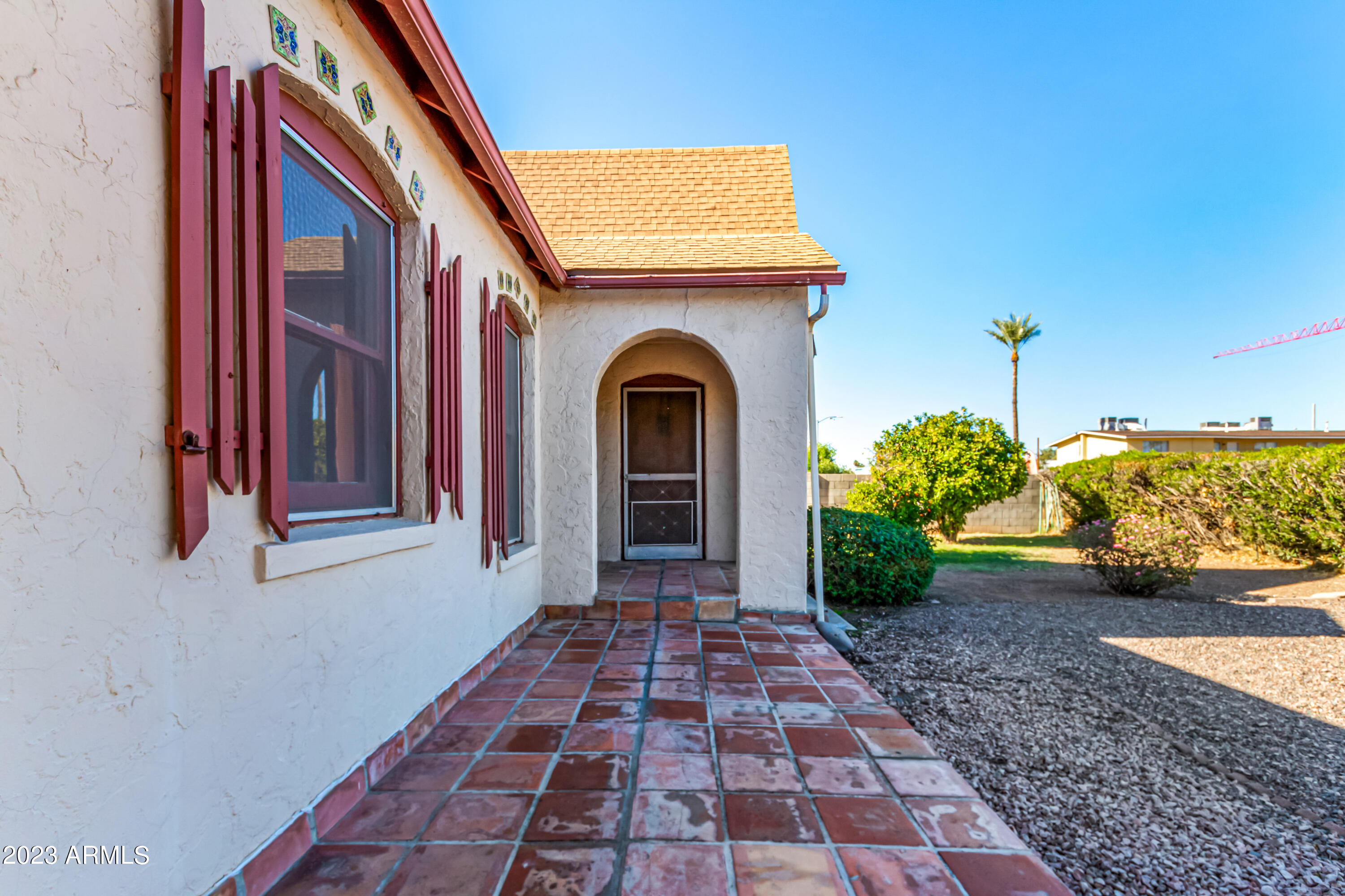 515 W HIGHLAND Avenue