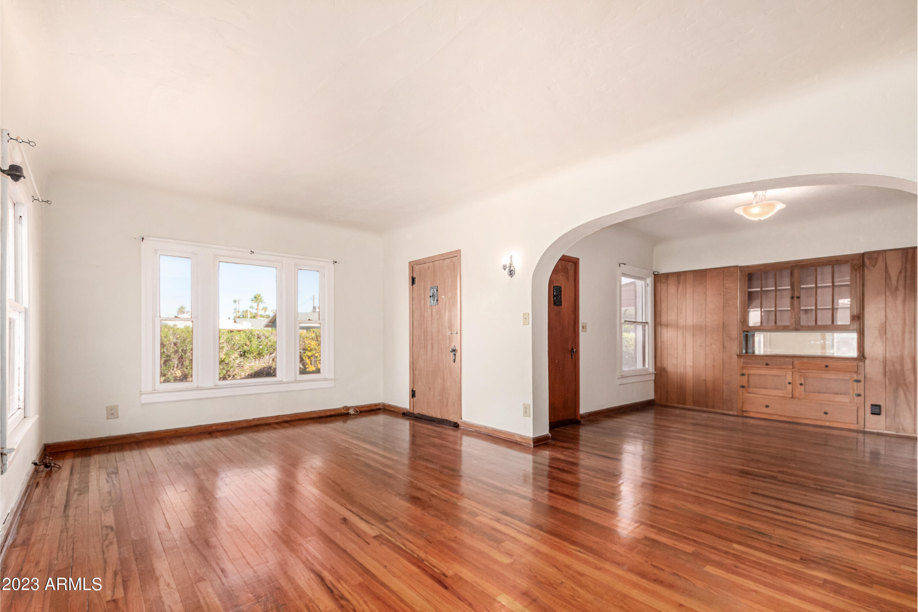 515 W HIGHLAND Avenue