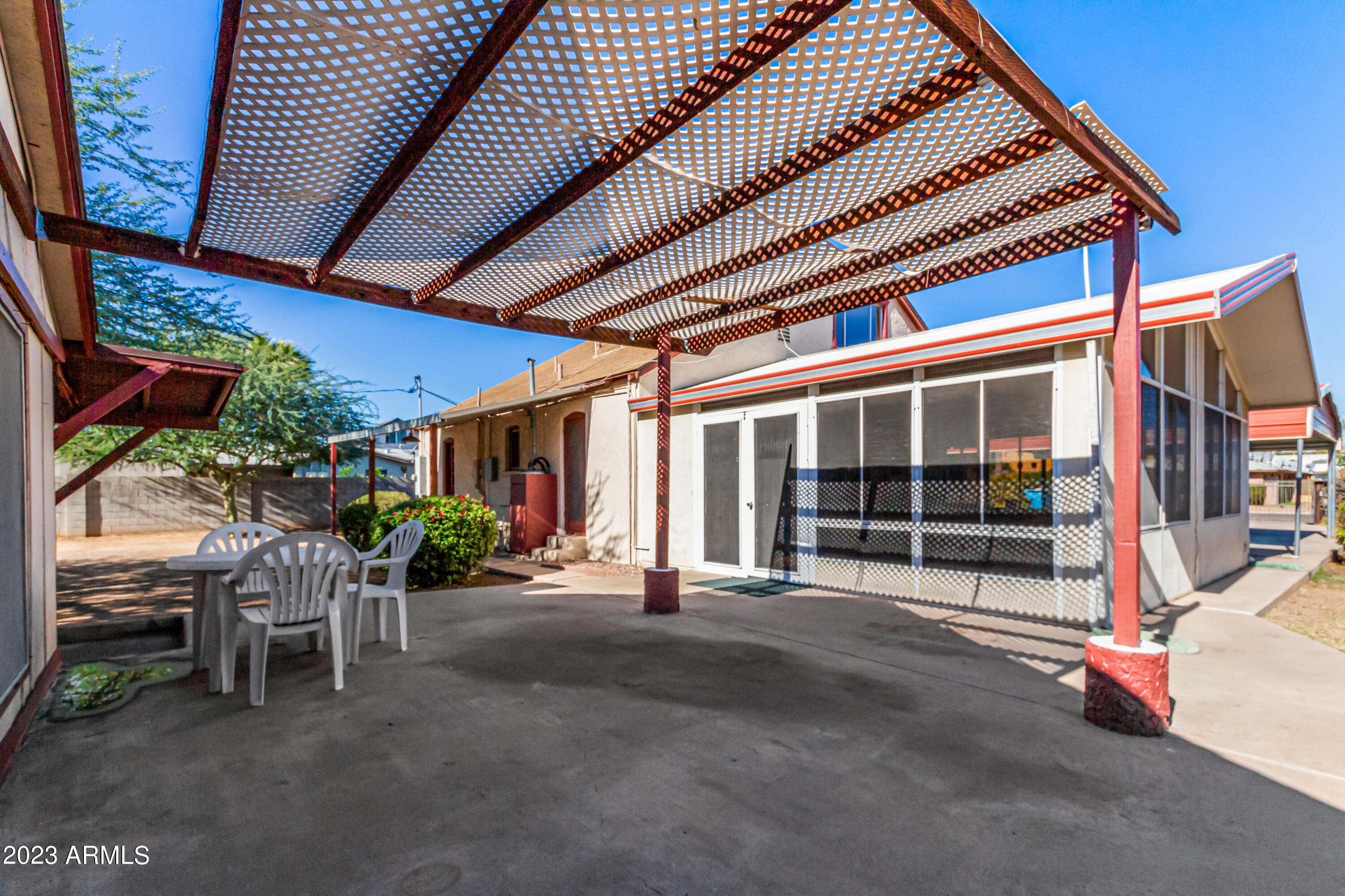 515 W HIGHLAND Avenue