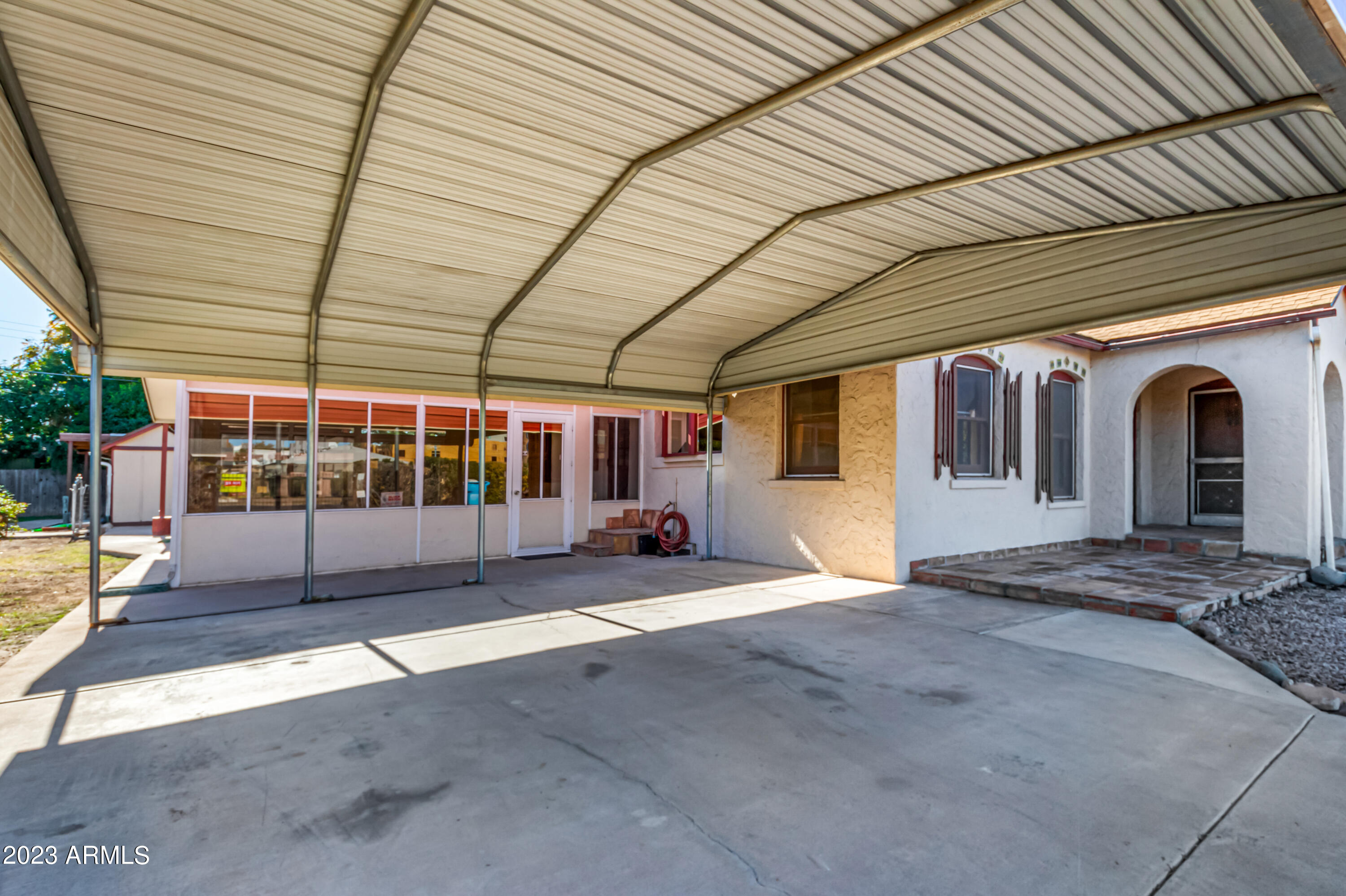 515 W HIGHLAND Avenue