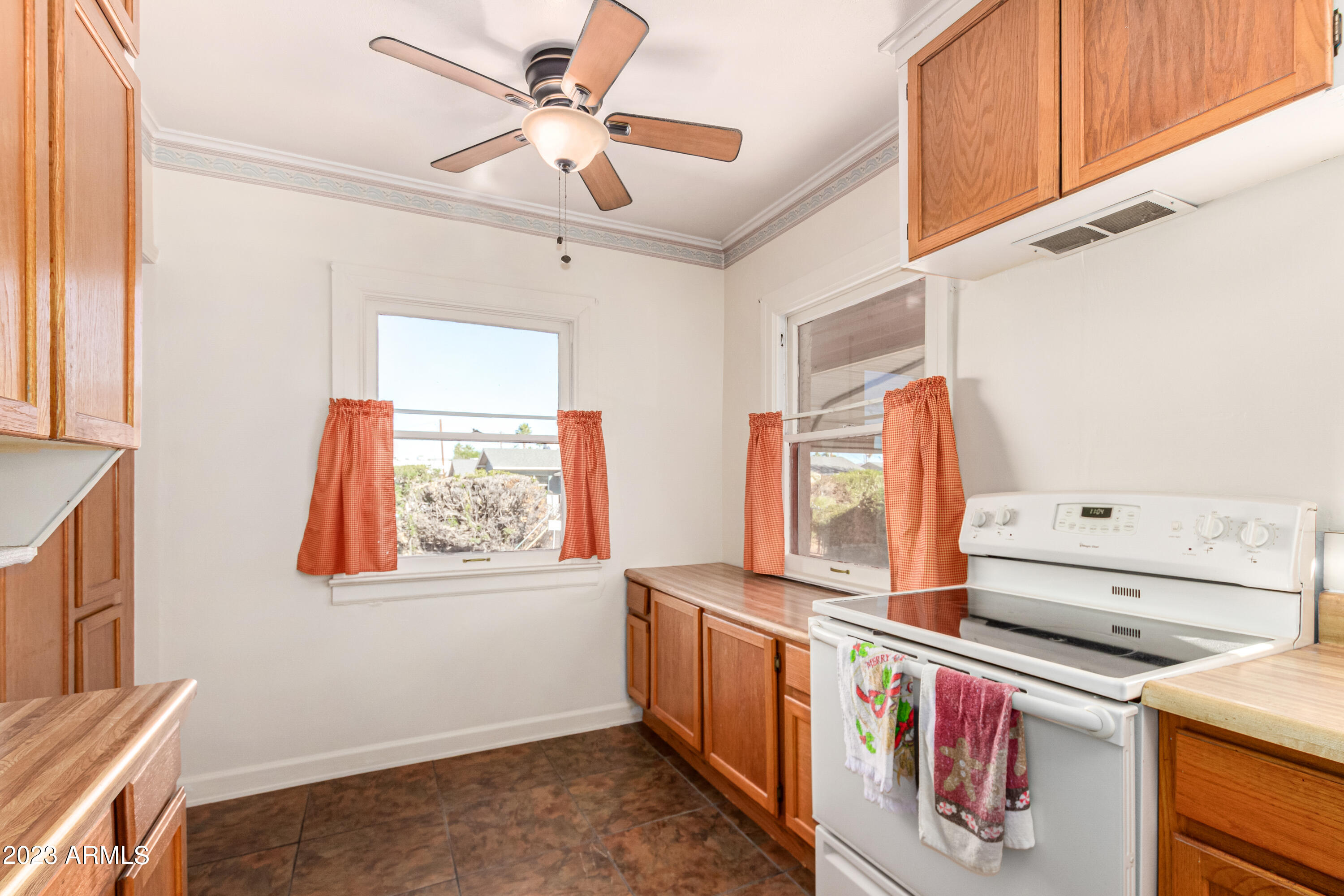 515 W HIGHLAND Avenue
