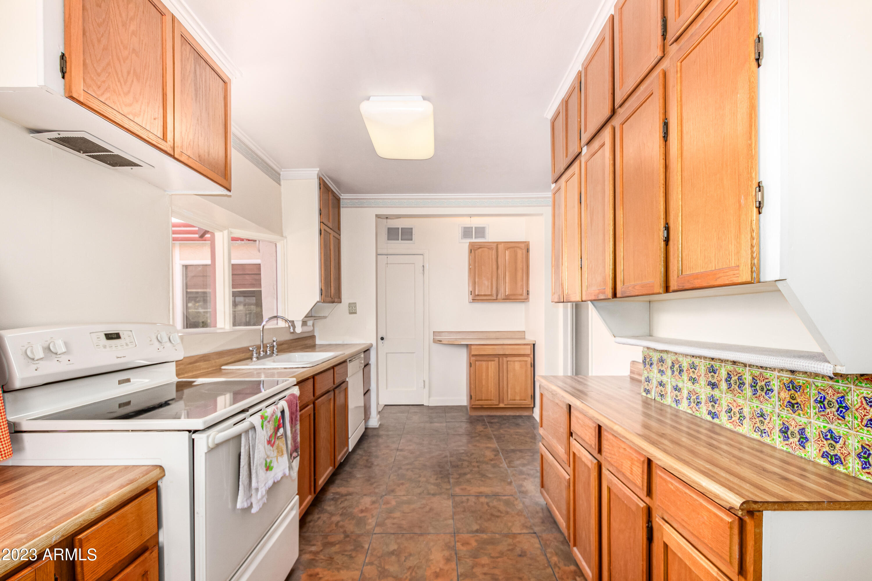 515 W HIGHLAND Avenue