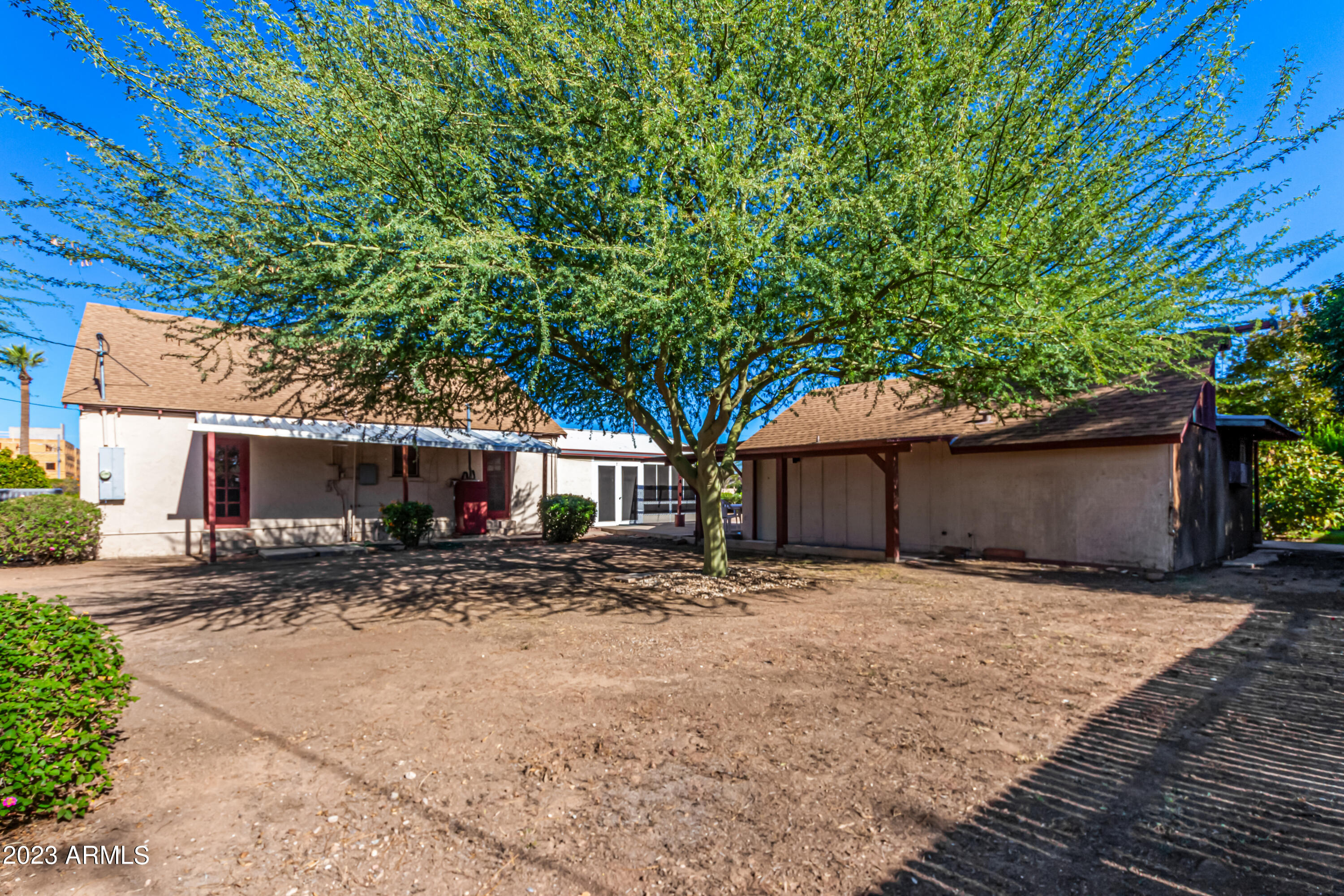 515 W HIGHLAND Avenue