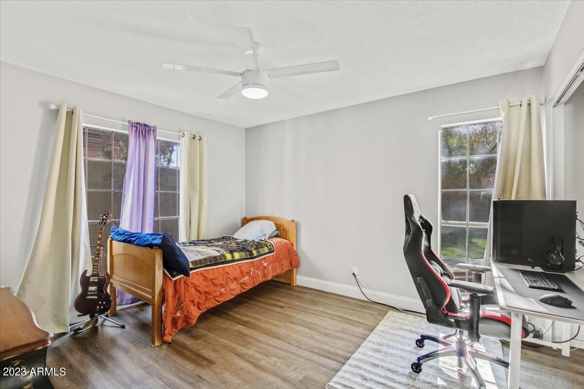 433 E GLENCOVE Street E