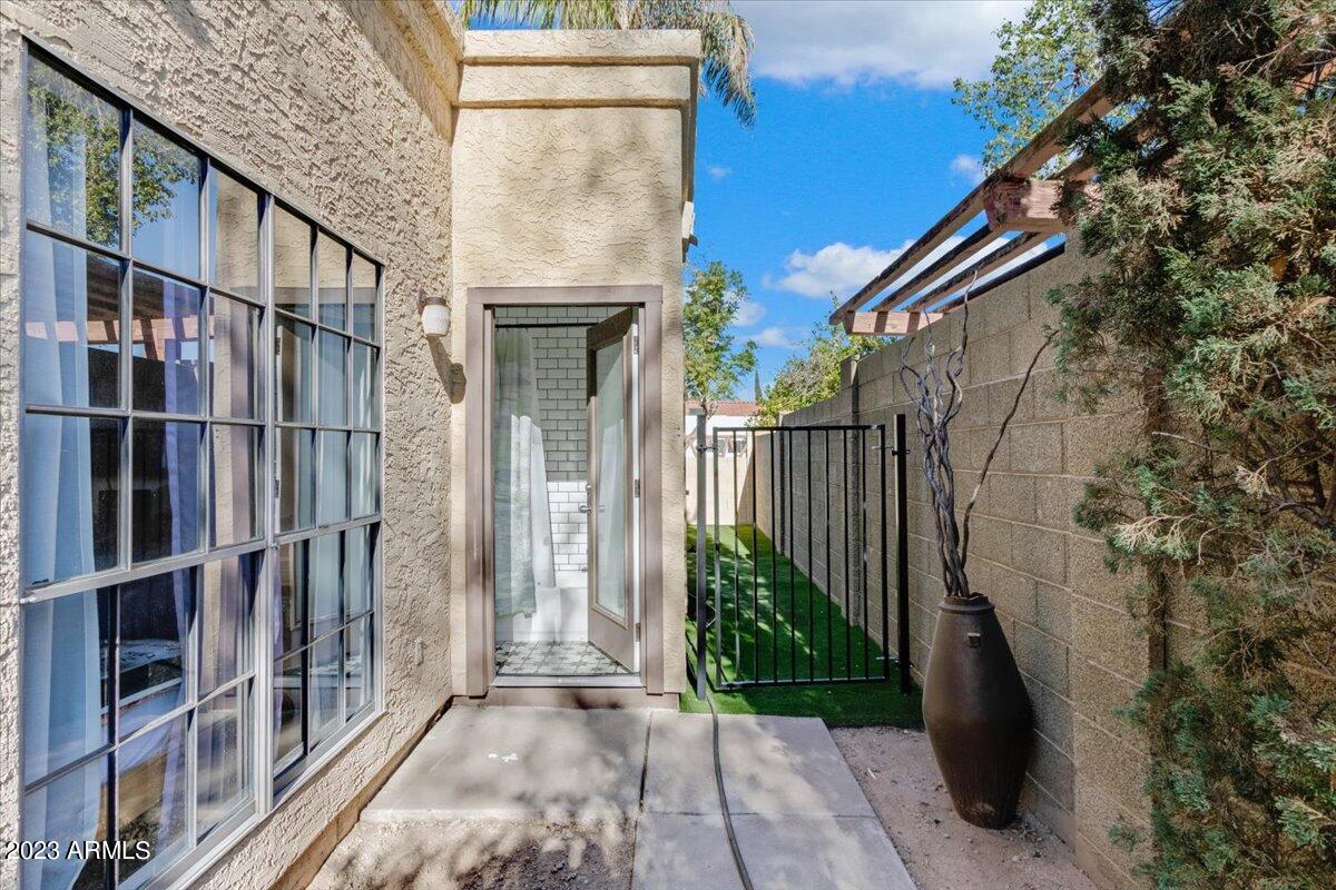 433 E GLENCOVE Street E