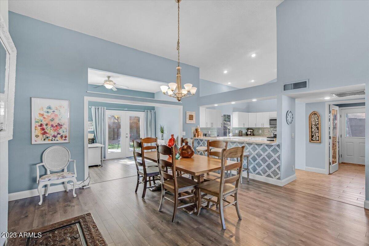 433 E GLENCOVE Street E