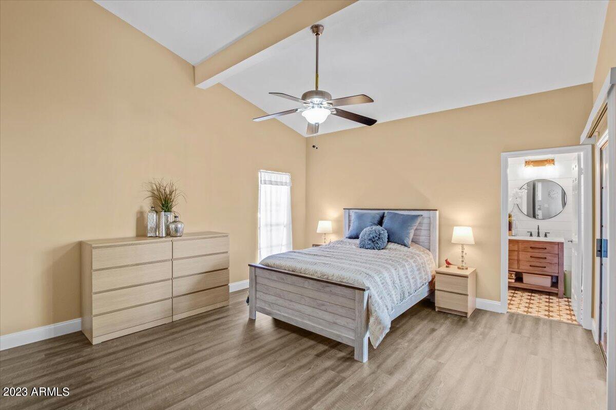 433 E GLENCOVE Street E