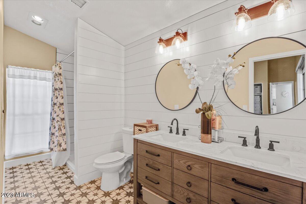 433 E GLENCOVE Street E