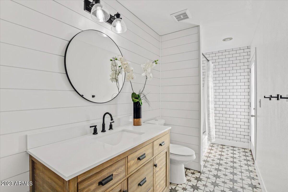 433 E GLENCOVE Street E