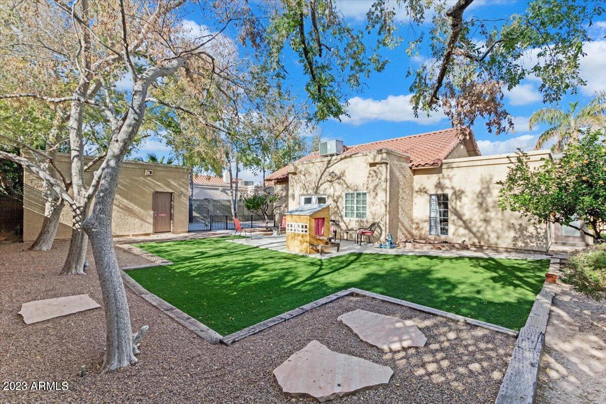 433 E GLENCOVE Street E