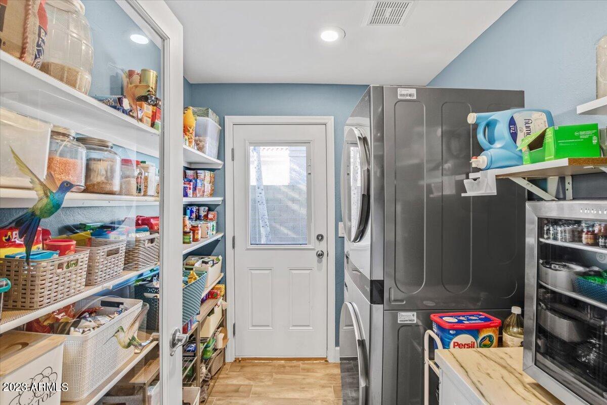 433 E GLENCOVE Street E