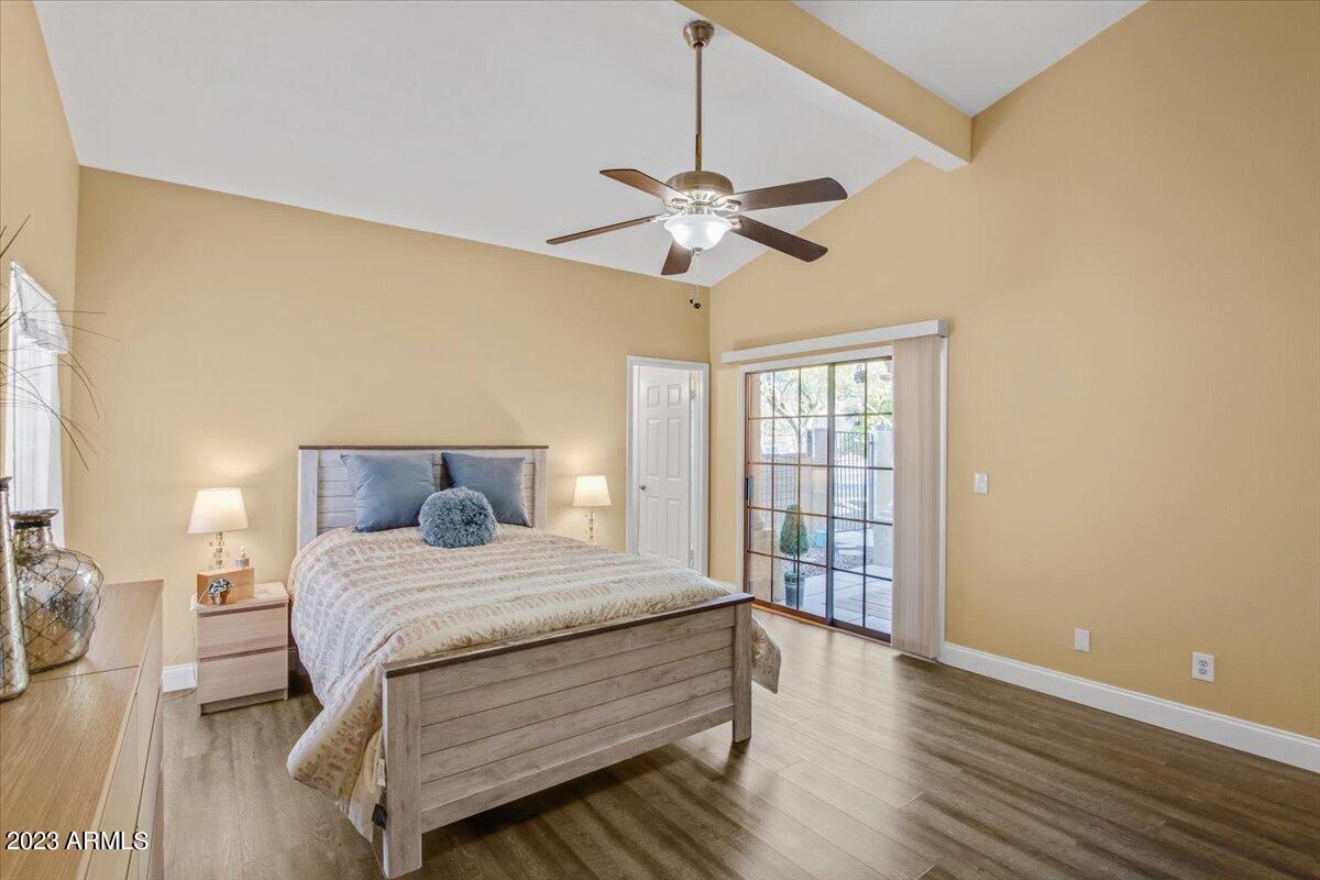 433 E GLENCOVE Street E