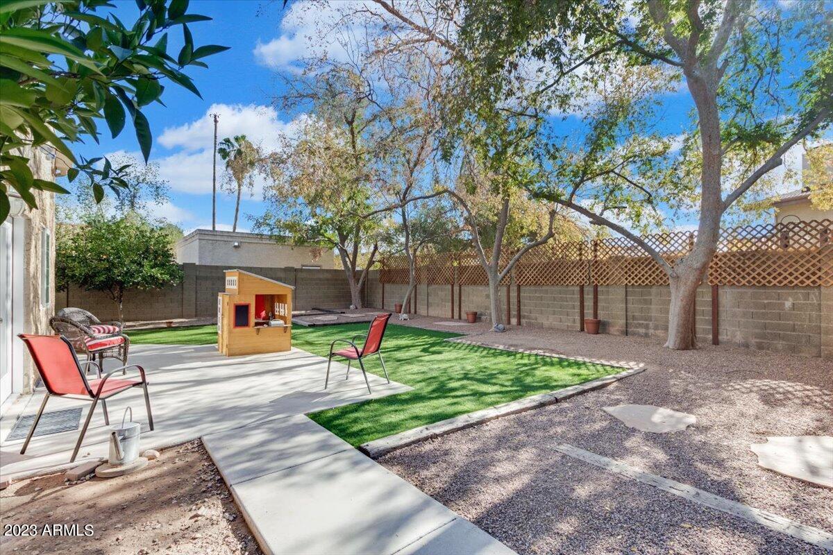 433 E GLENCOVE Street E