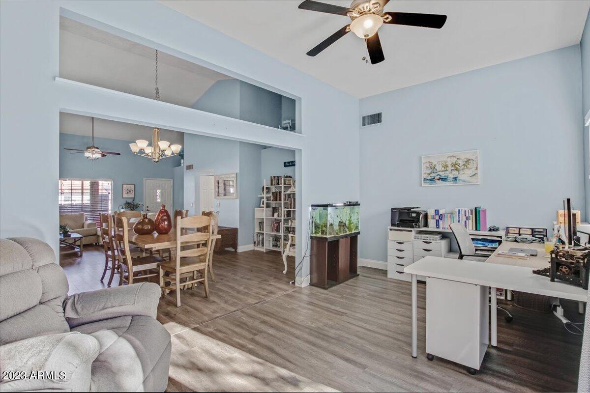 433 E GLENCOVE Street E