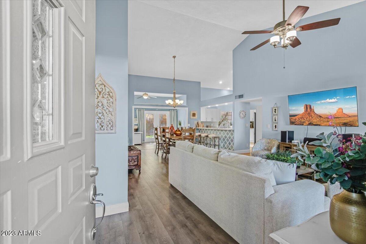 433 E GLENCOVE Street E