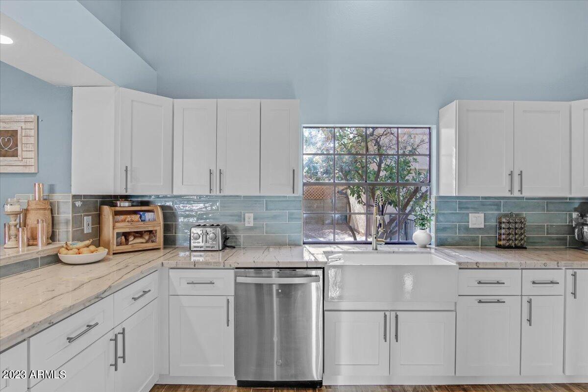 433 E GLENCOVE Street E