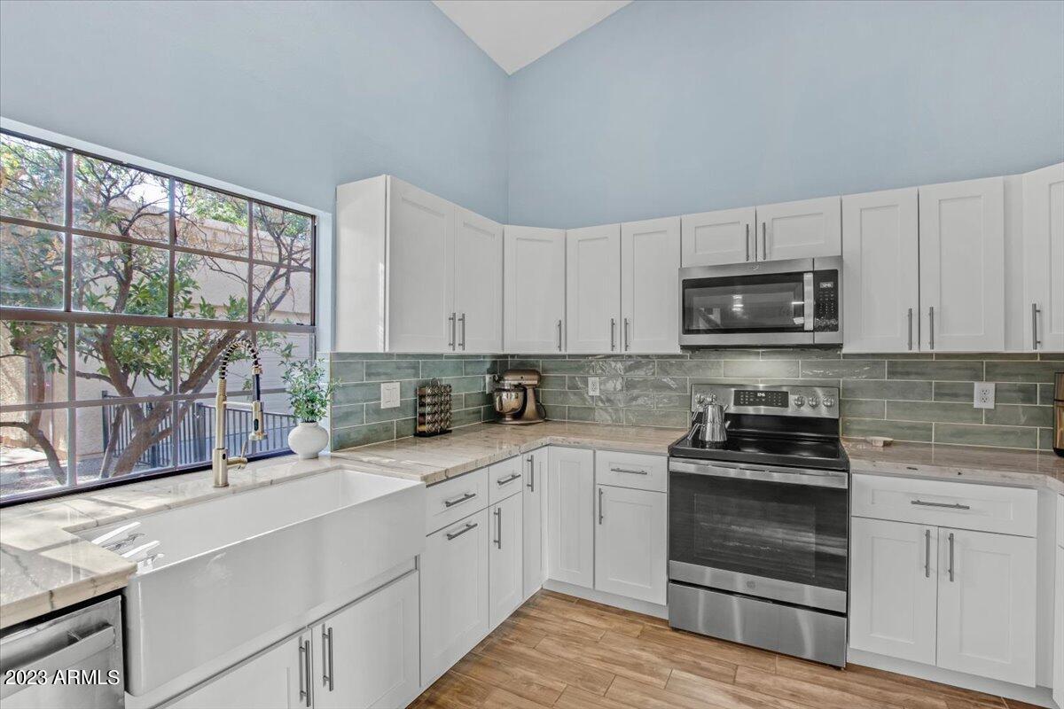 433 E GLENCOVE Street E