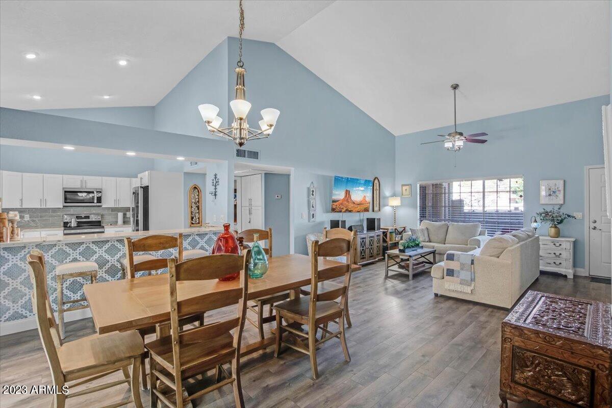 433 E GLENCOVE Street E