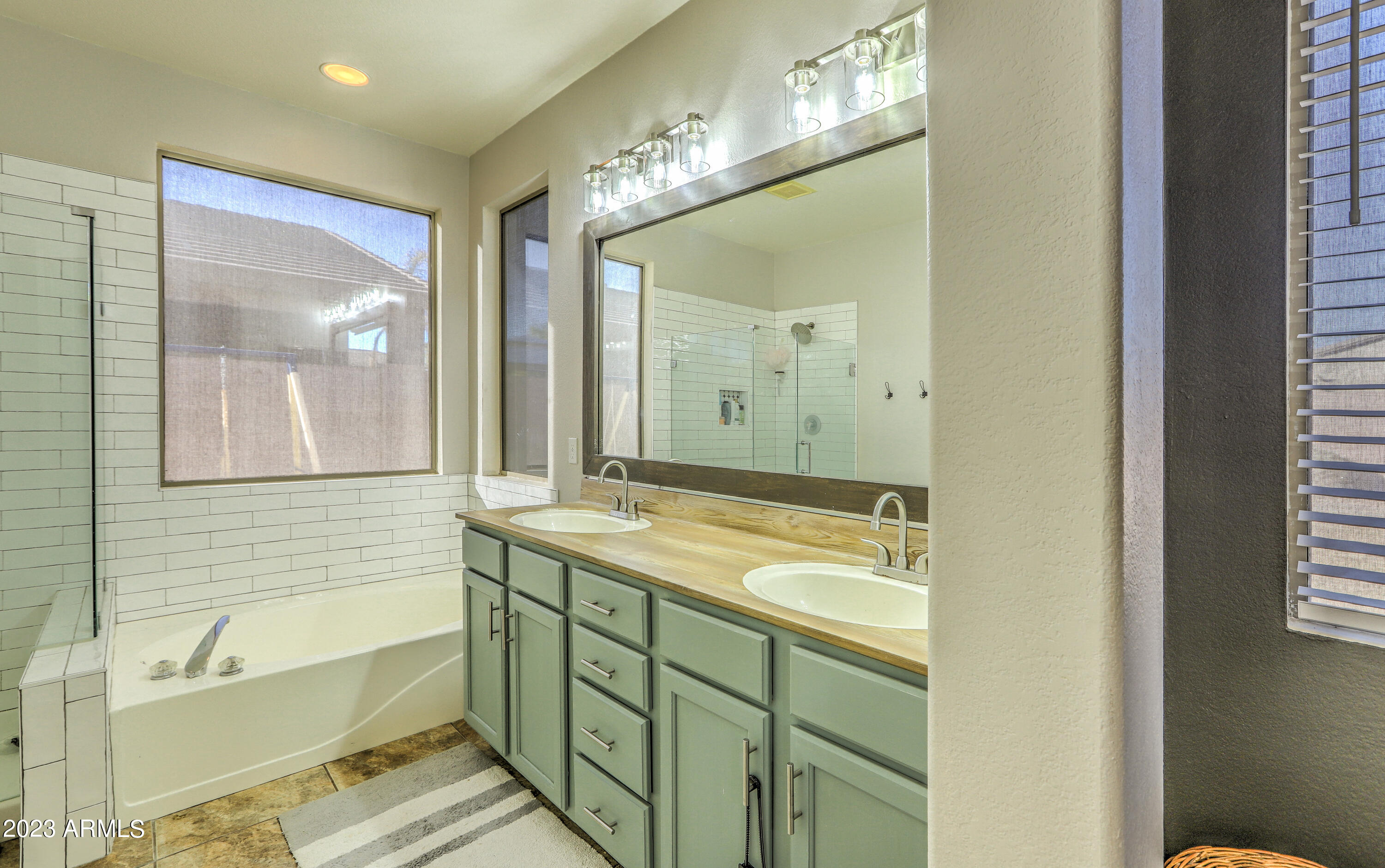 2130 E BELLERIVE Place