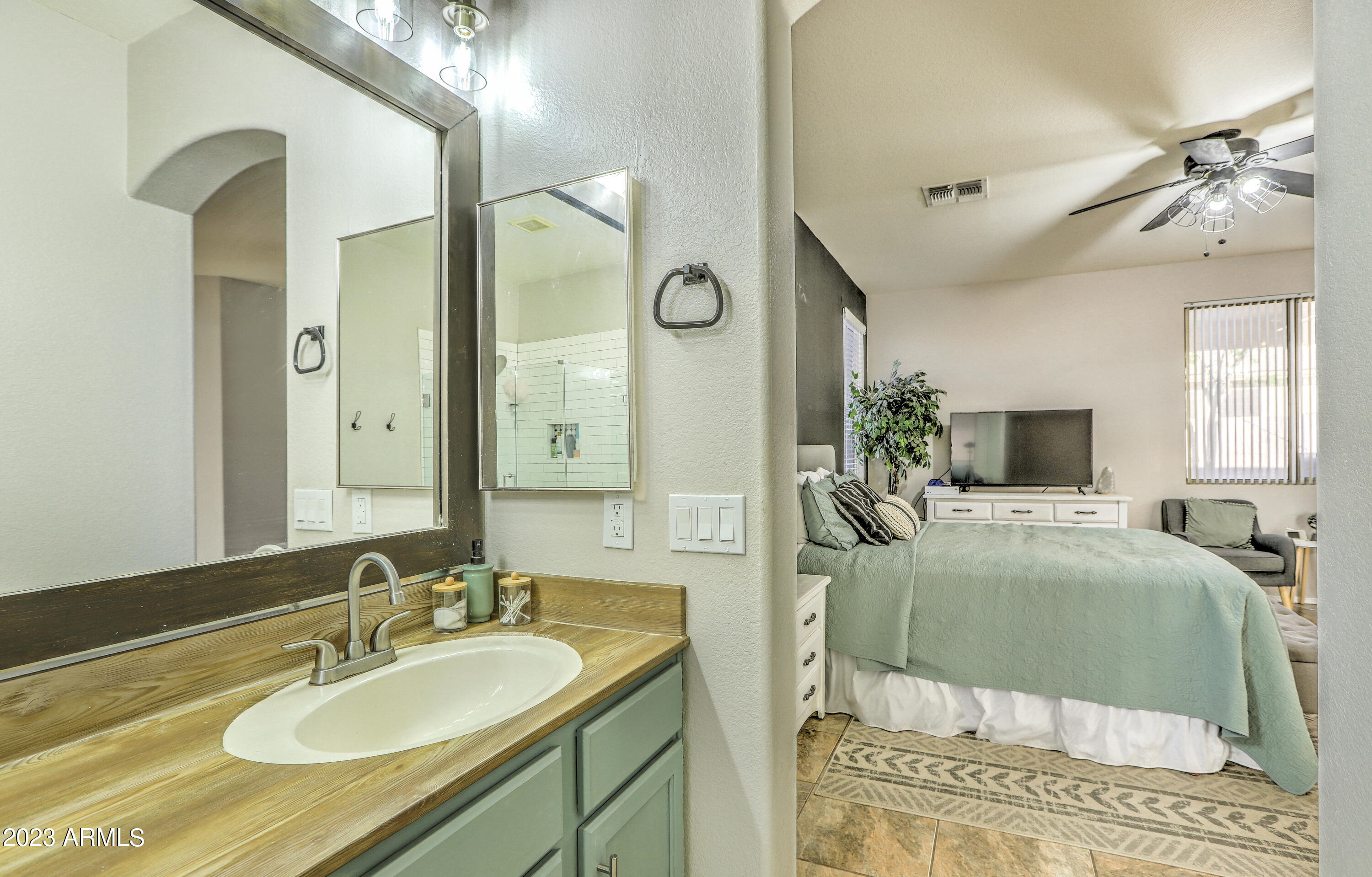 2130 E BELLERIVE Place