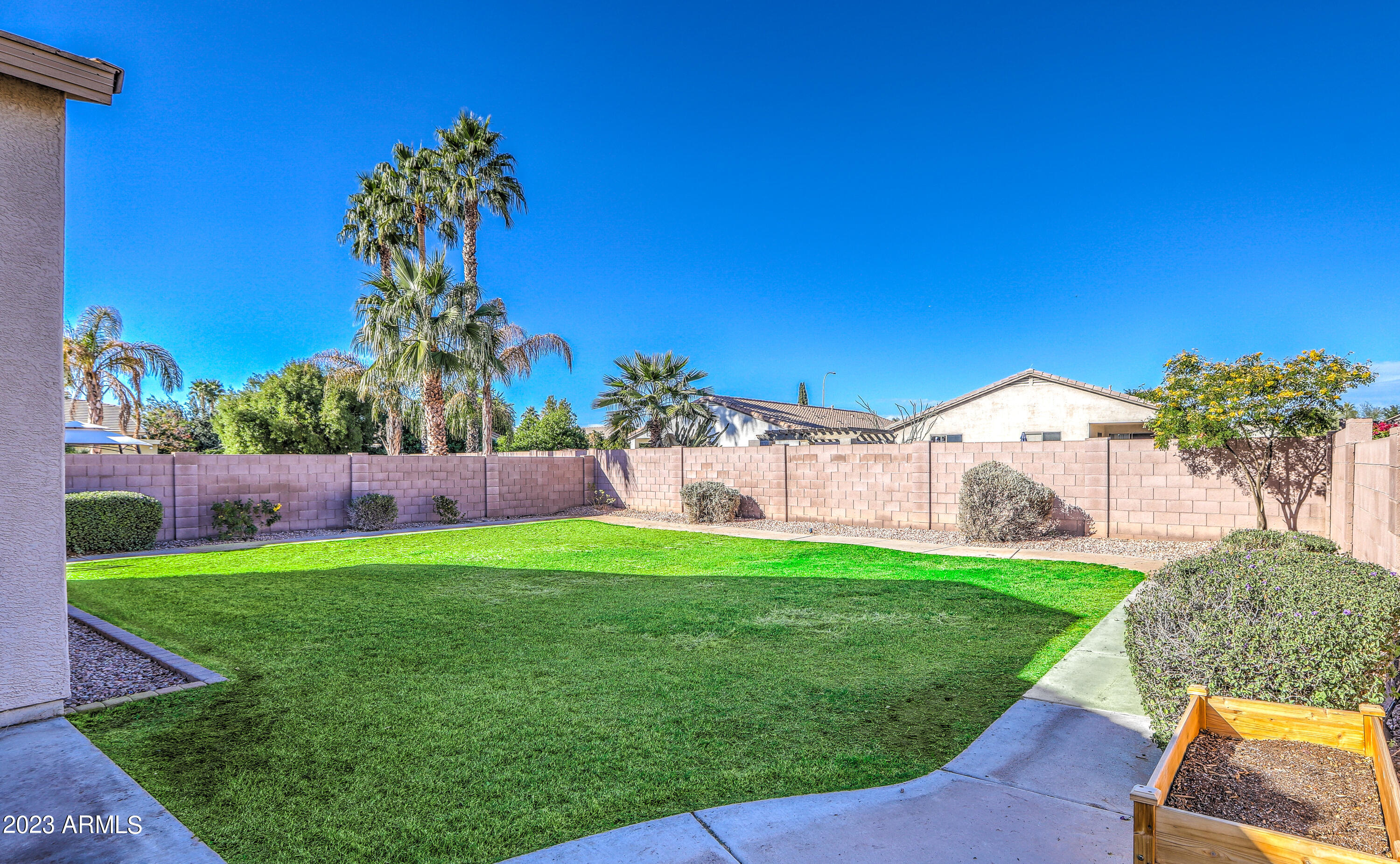 2130 E BELLERIVE Place