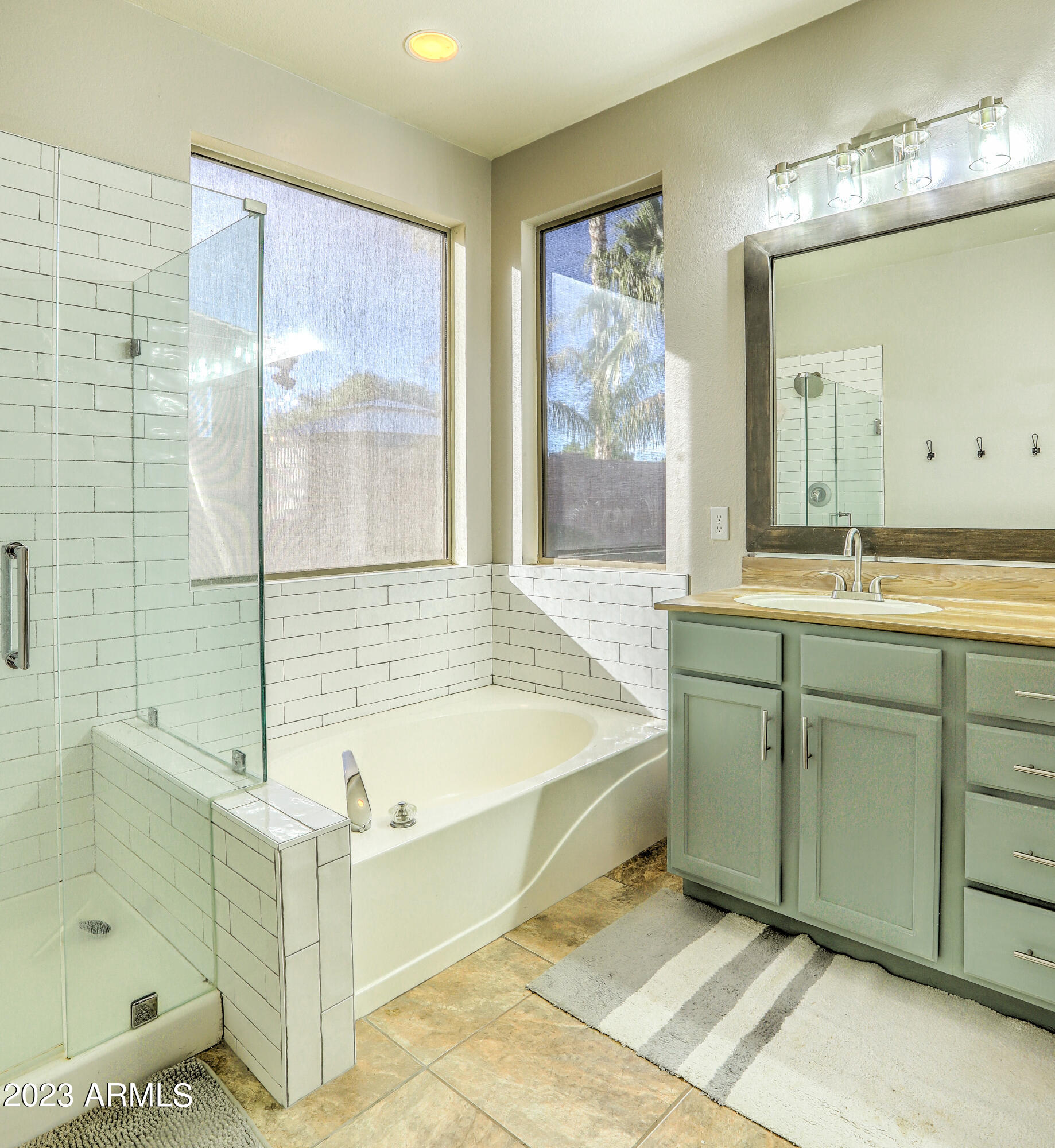 2130 E BELLERIVE Place