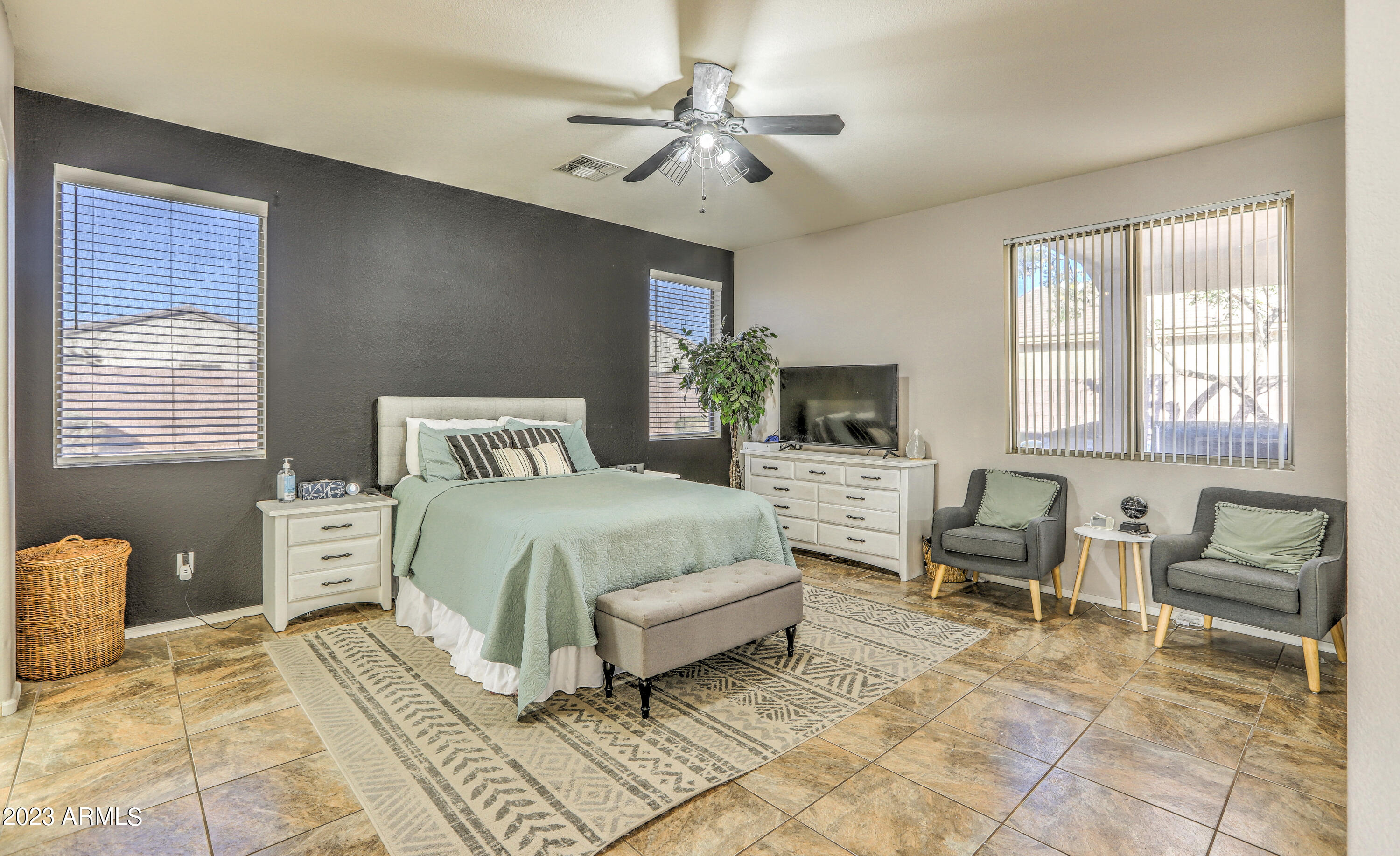 2130 E BELLERIVE Place