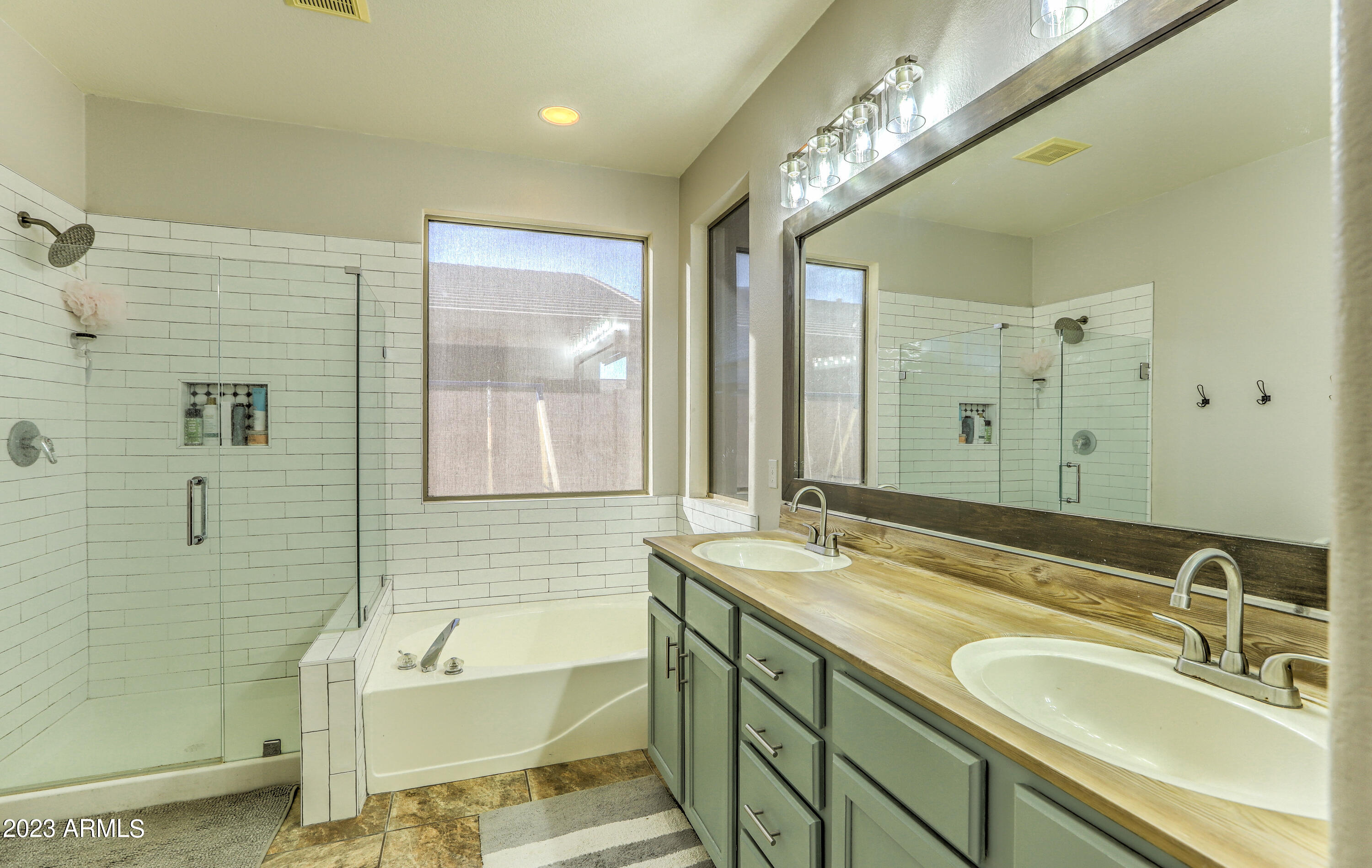 2130 E BELLERIVE Place