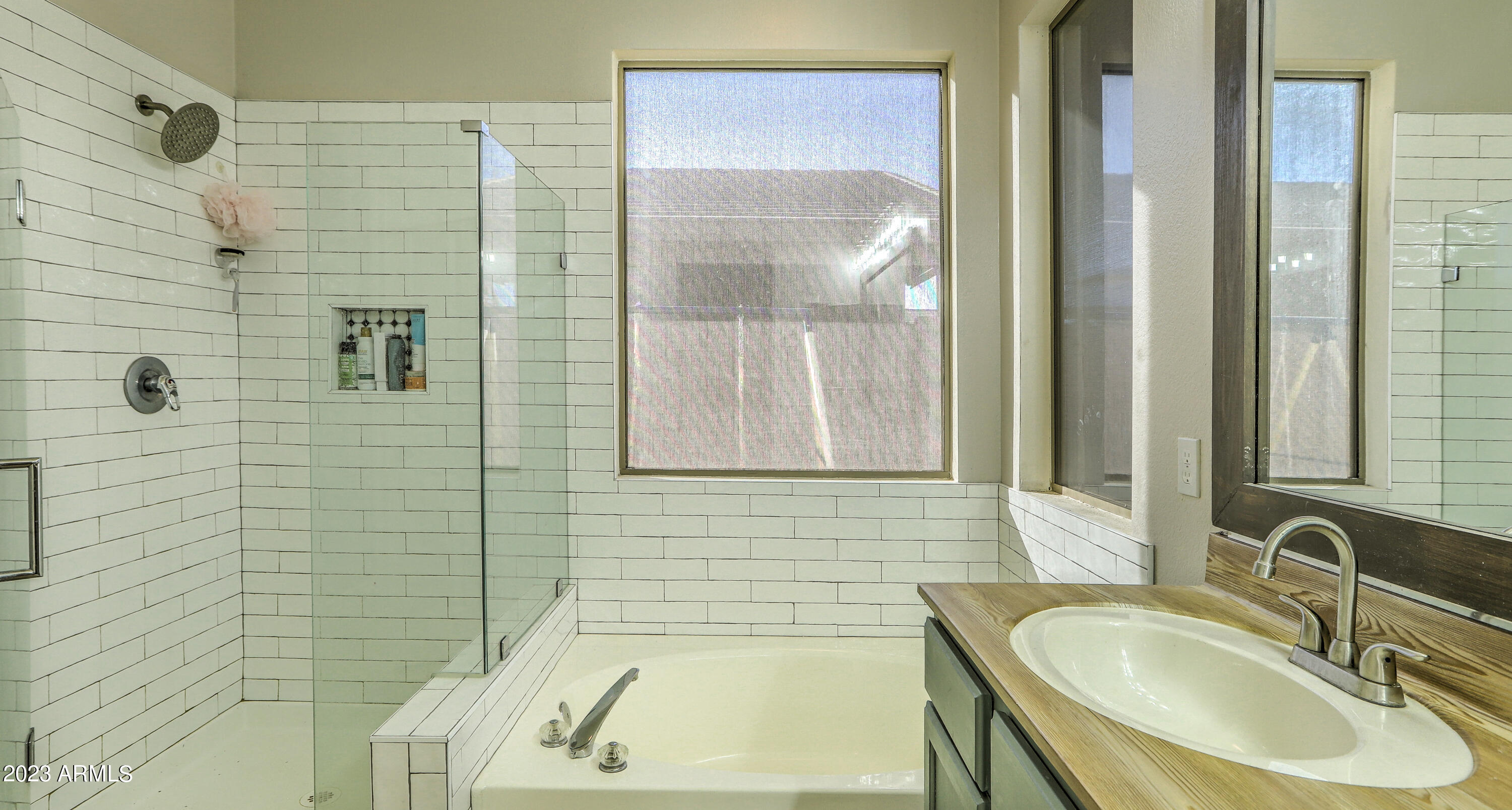 2130 E BELLERIVE Place