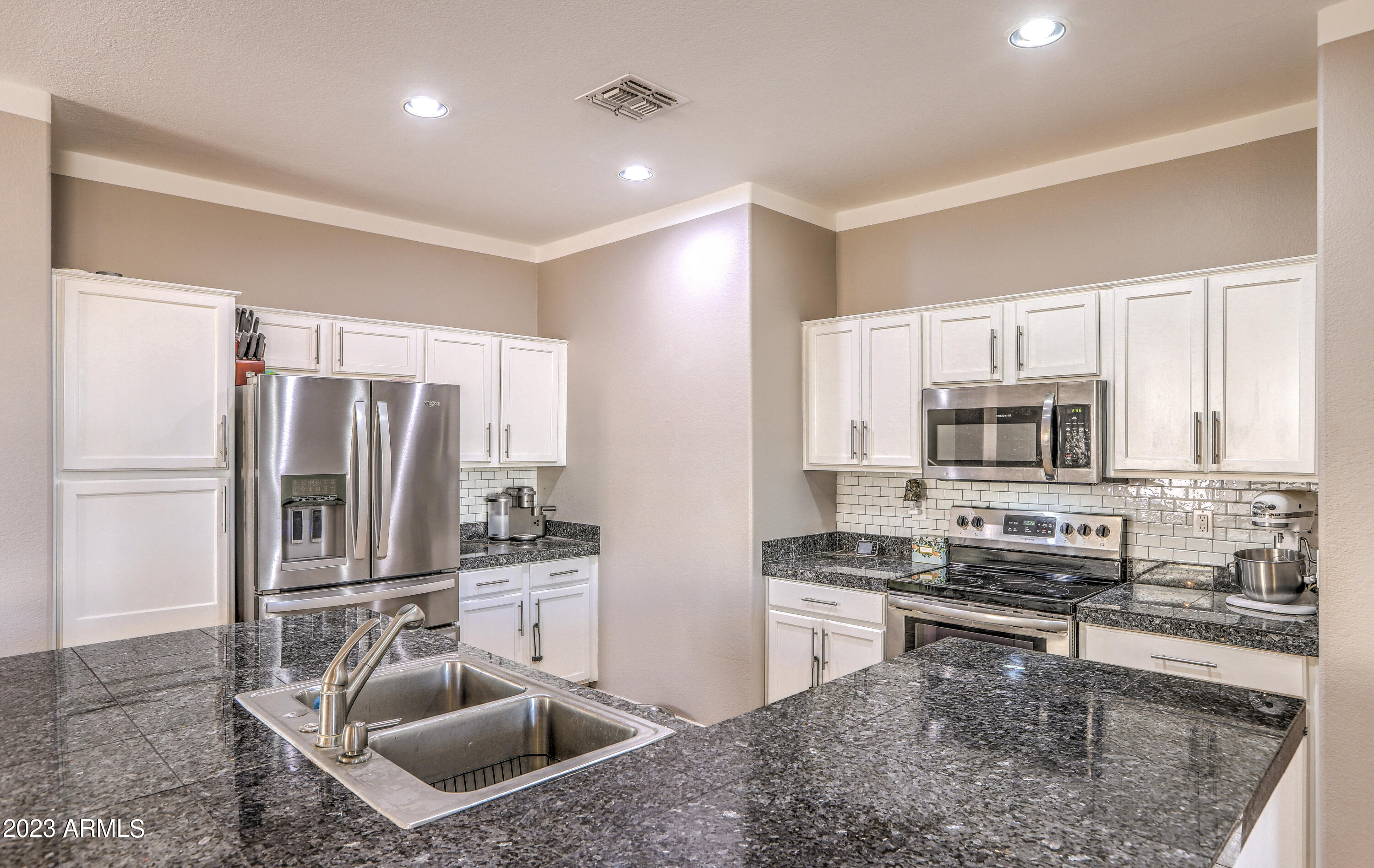 2130 E BELLERIVE Place